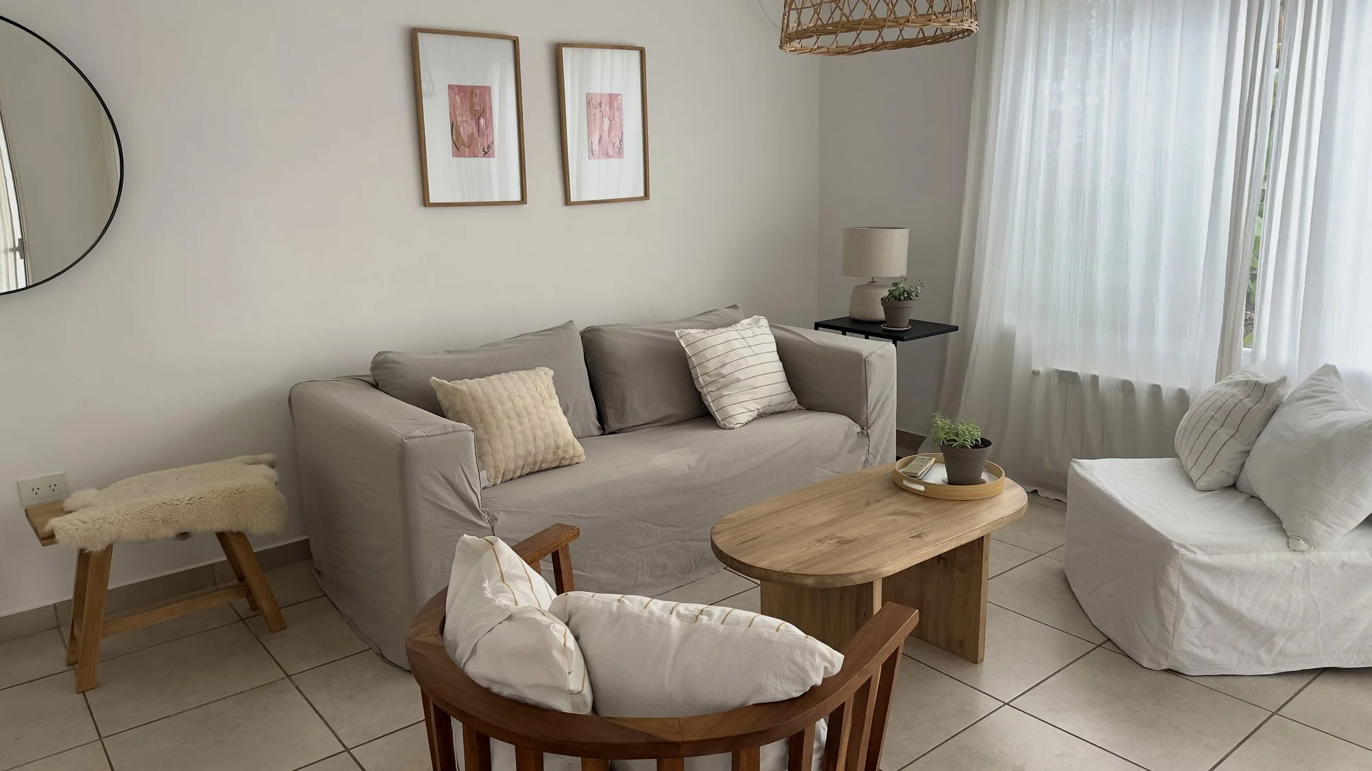 living con vista al jardín en casas del este, PILAR DEL ESTE