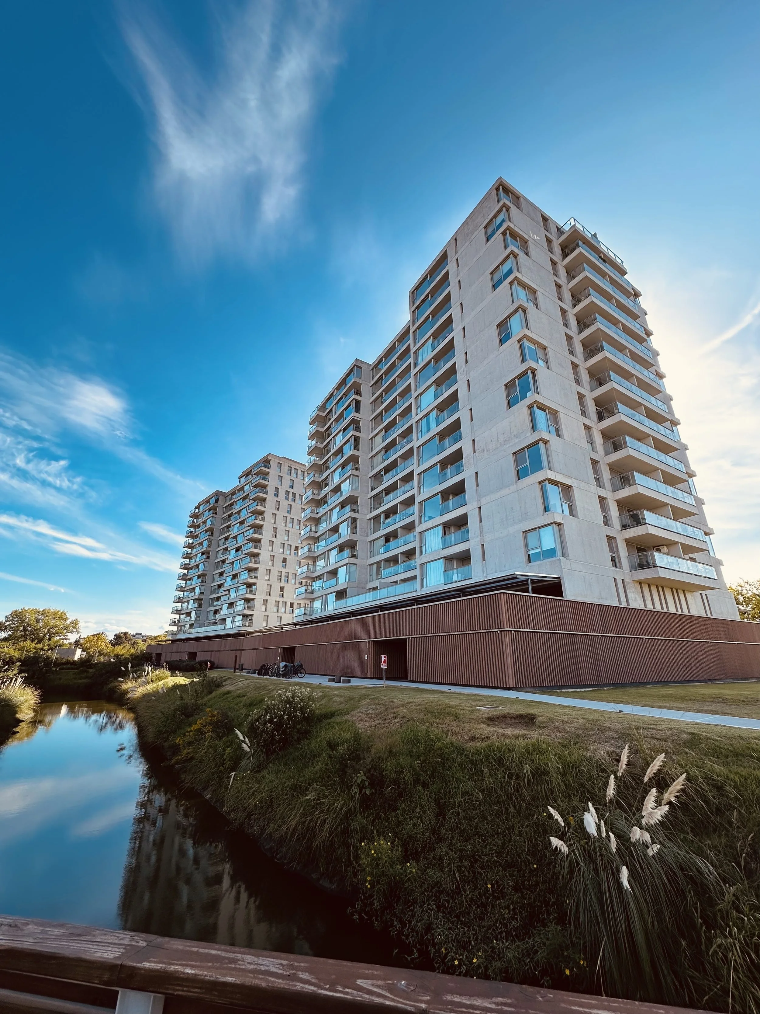 Edificio goletas Venice Tigre con vista a marinas y yacht