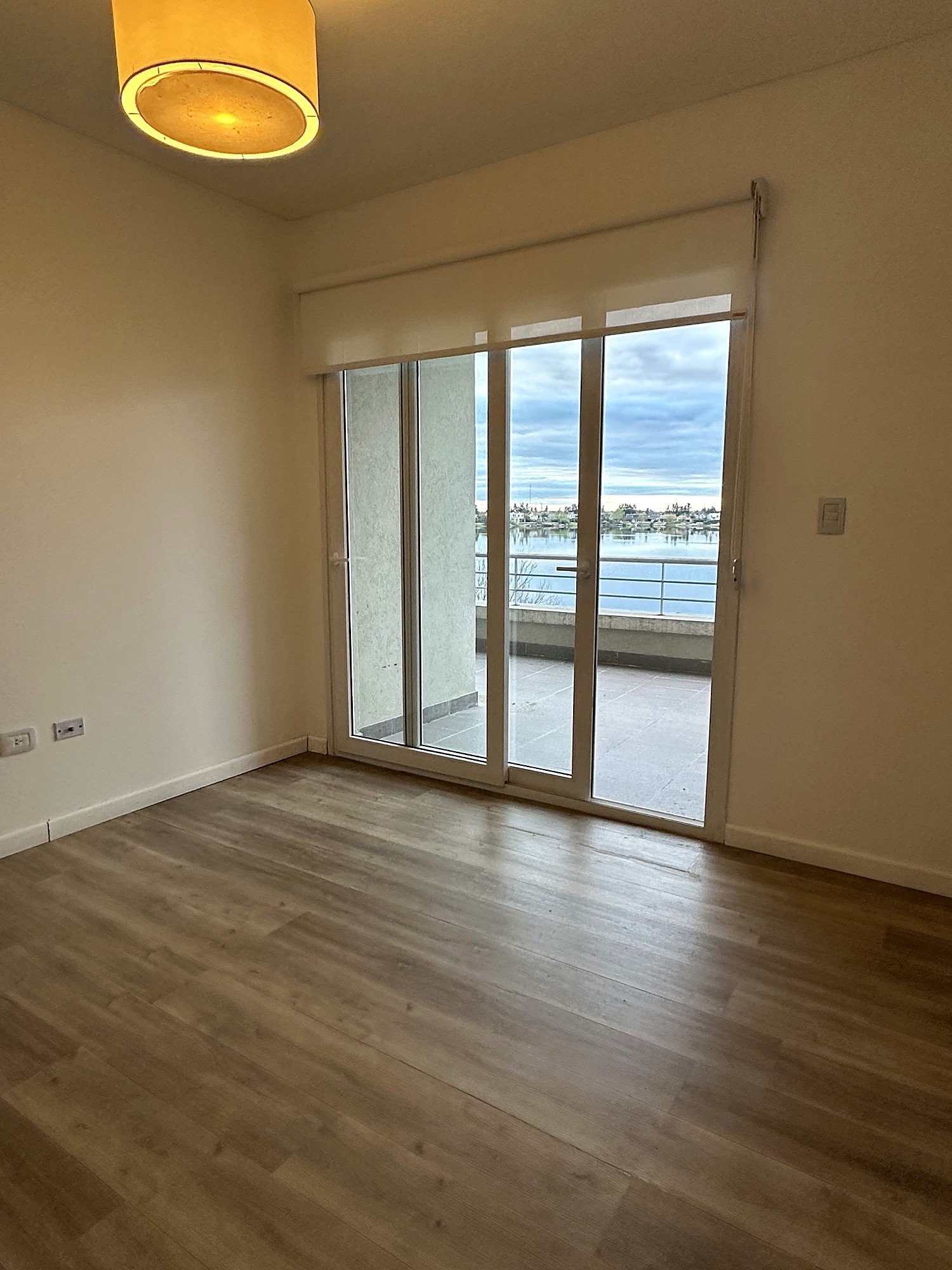 Dormitorio con Vista desde Vila Vela hacia la laguna cristalina de Villanueva.