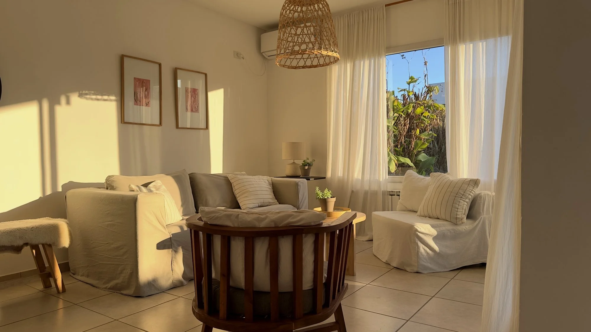 living con vista al jardín en casas del este, PILAR DEL ESTE