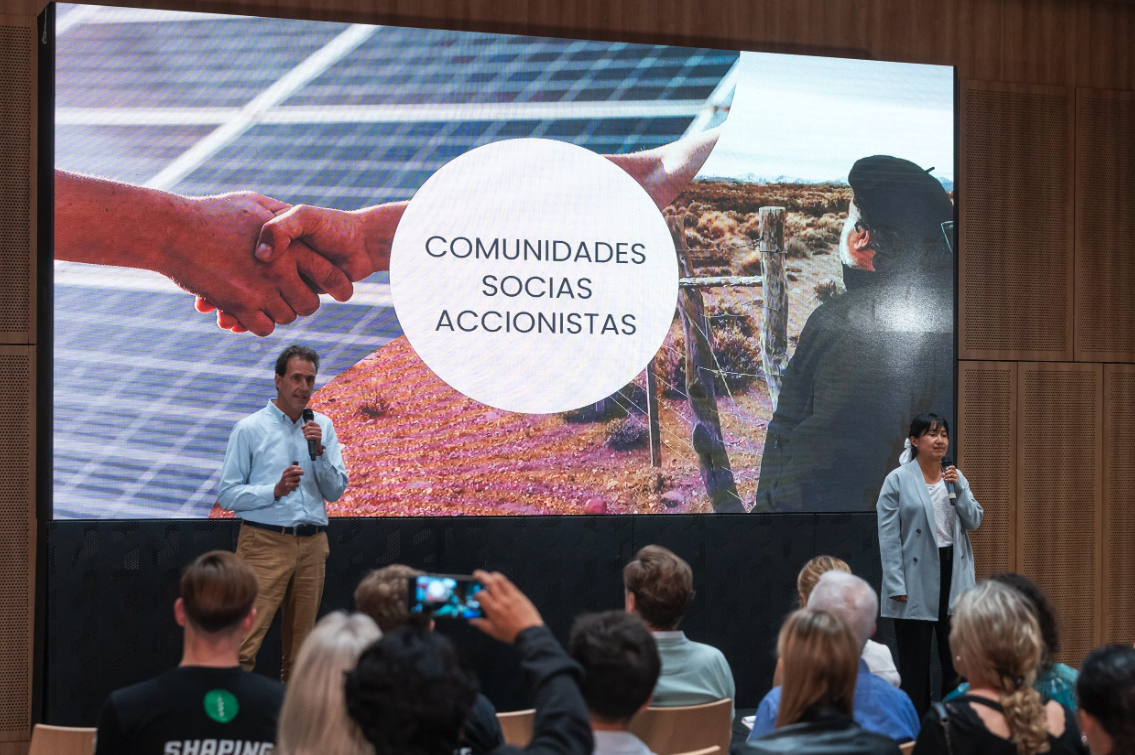 ¿Por qué incorporar participación accionaria comunitaria en proyectos de energía solar a gran escala?