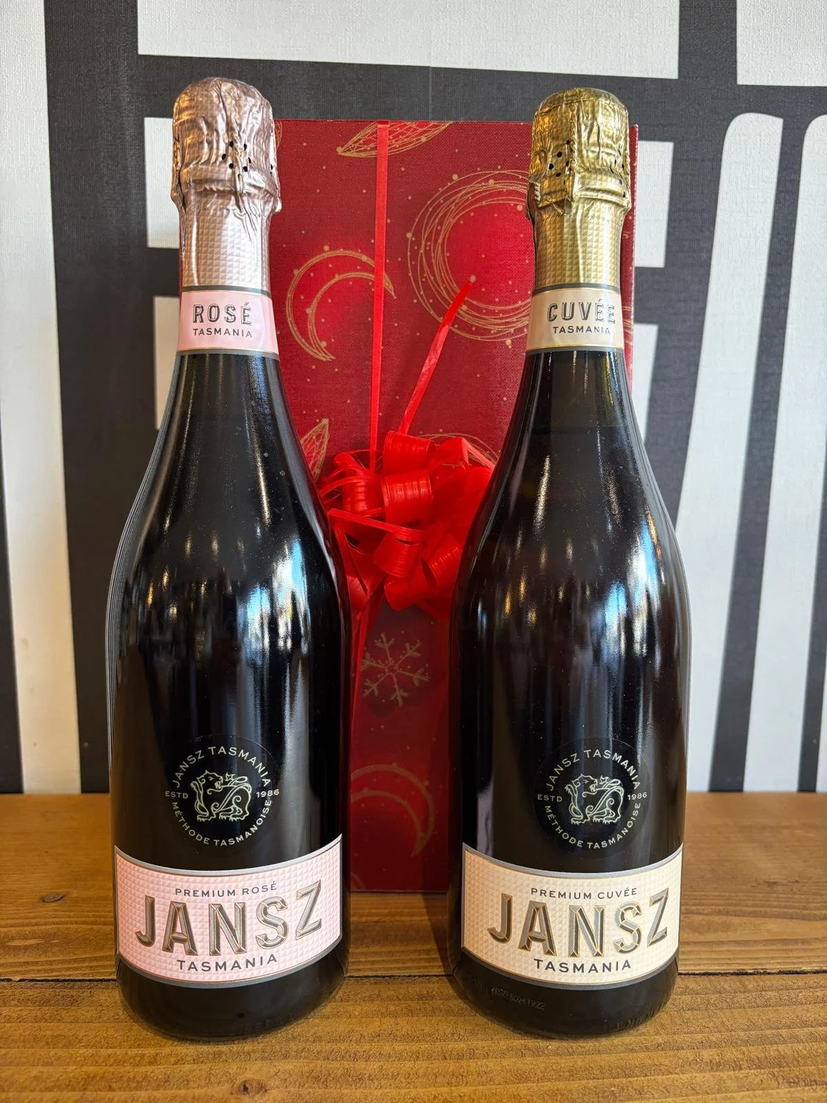 White & Rosé Sparkling Wine Gift Box
