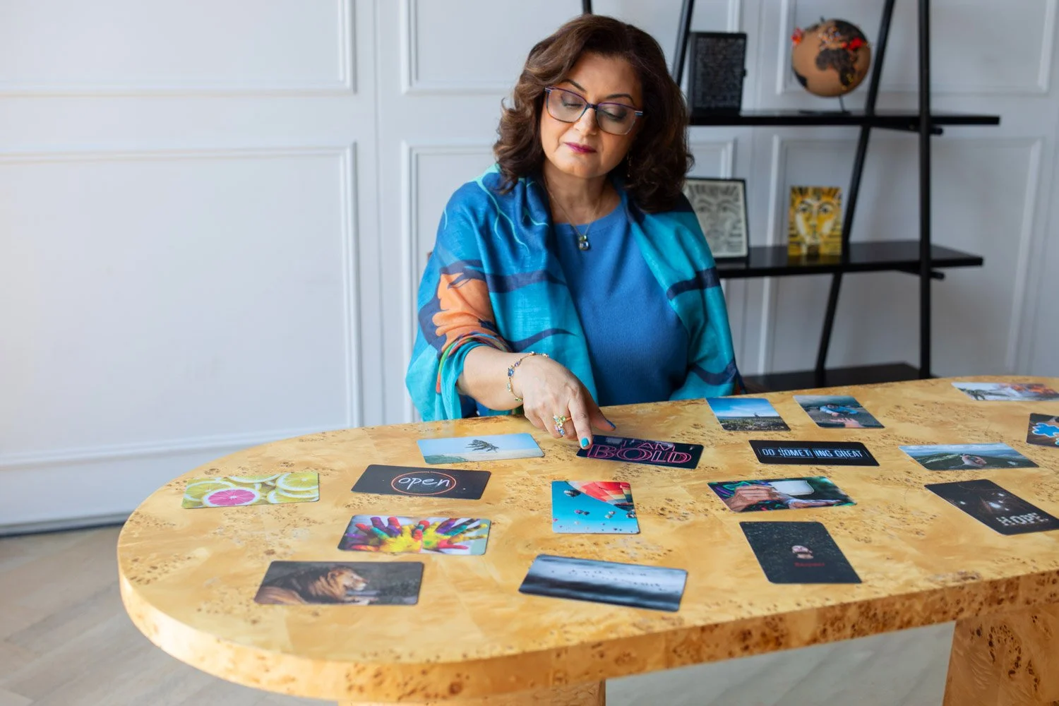 Lucy Shenouda of FosterEssence using Flashcards