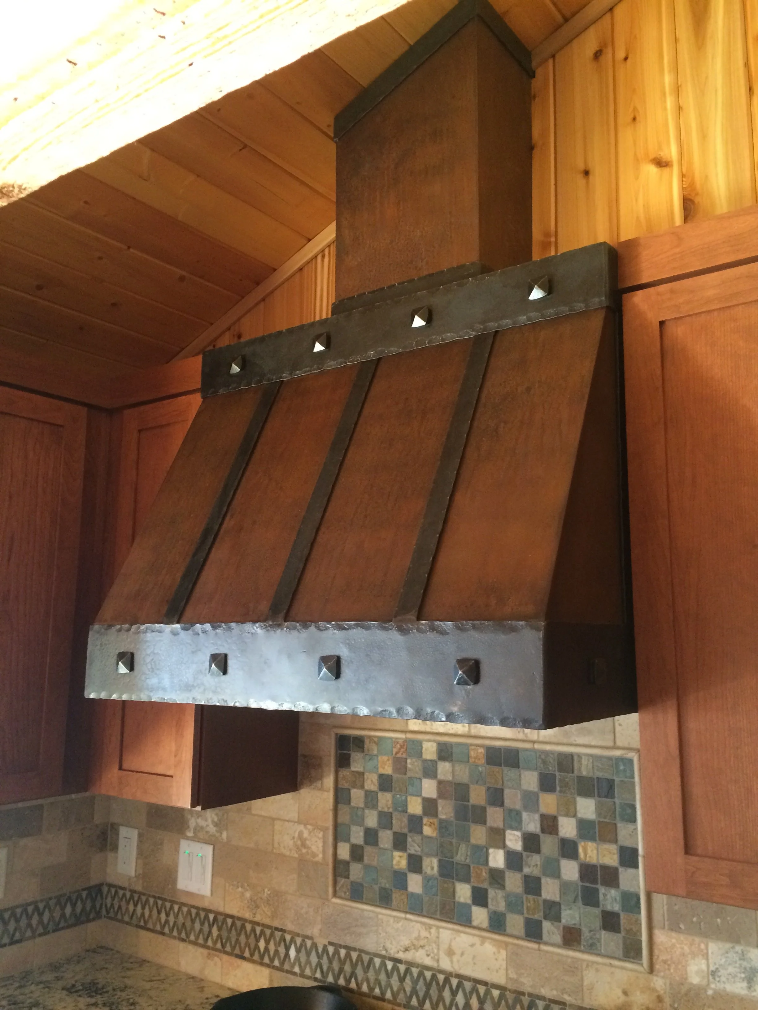 Handcrafted Custom Copper Range Hood – This custom copper range hood by Red Iron Studios is handcrafted to create a stunning focal point while providing exceptional kitchen ventilation. Featuring premium copper, artisan craftsmanship, and customizabl