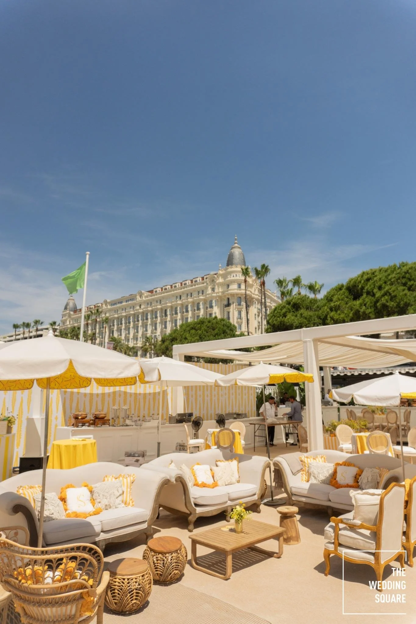 Organisation d’un mariage à Cannes avec réception face à la Méditerranée sur la Côte d’Azur.

