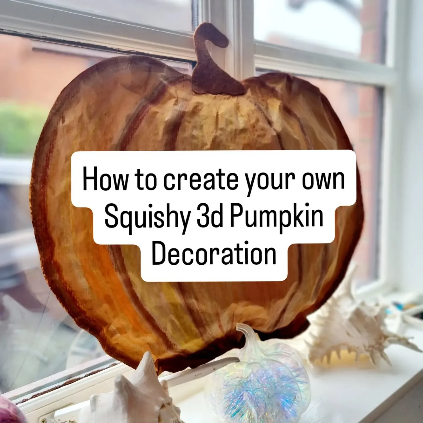 A little crafty idea for Half Term! Create your own squishy pumpkin to display at home and reuse over and over again (with proper storage 😜). It's such a simple project, but the effect is super cool!