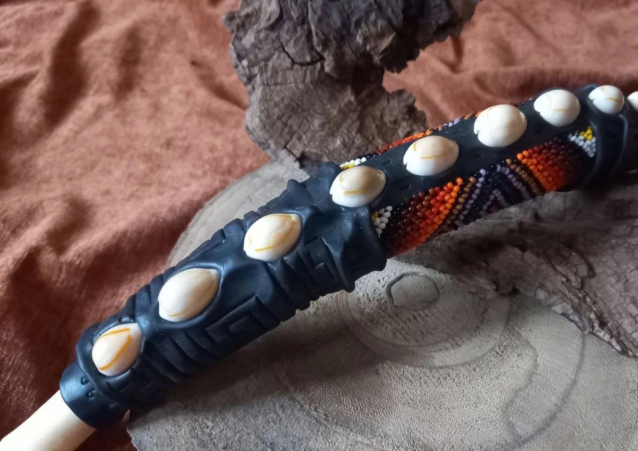 Handcrafted jungle tepi applicator for rapé ceremonies. Smooth airflow, ergonomic design, and natural materials for sacred ritual use. Chaka