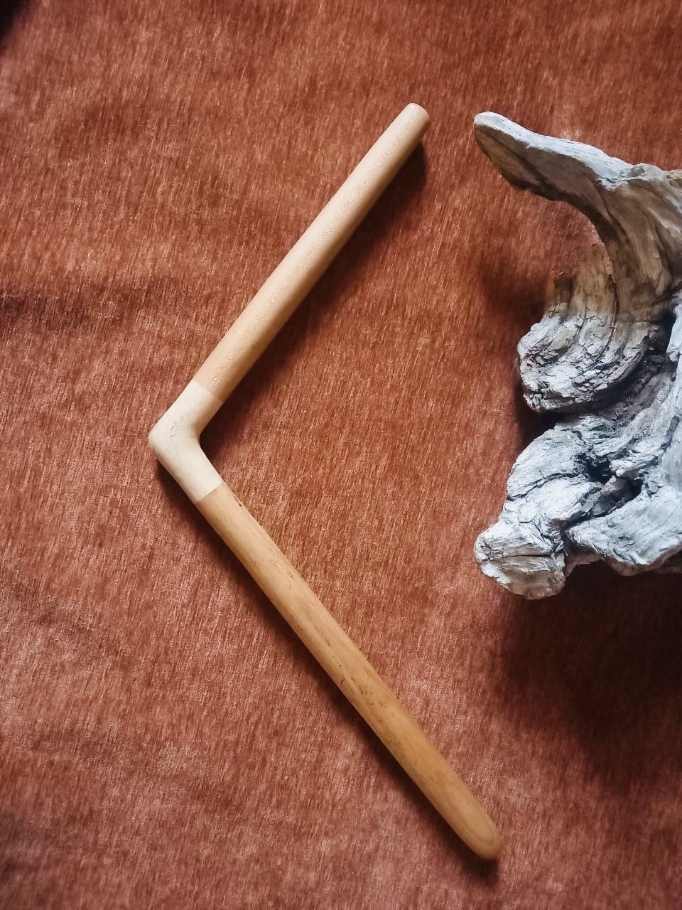 Handcrafted wooden tepi applicator for rapé ceremonies. Smooth airflow, ergonomic design, and natural materials for sacred ritual use.