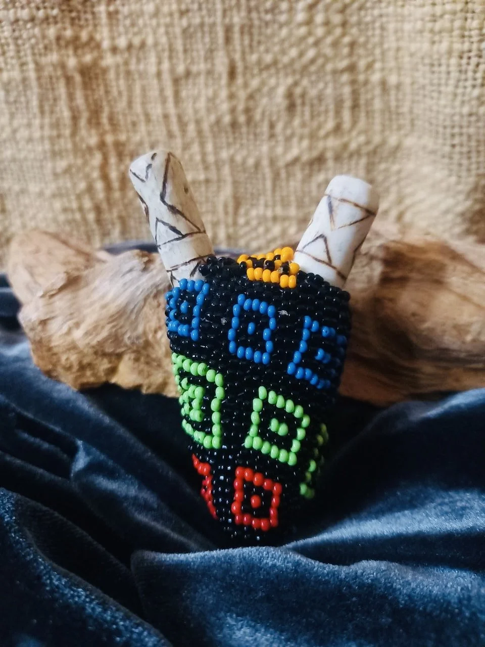 Handmade KURIPE rapeh applicator from the Jungel of Brazil, Chameleon