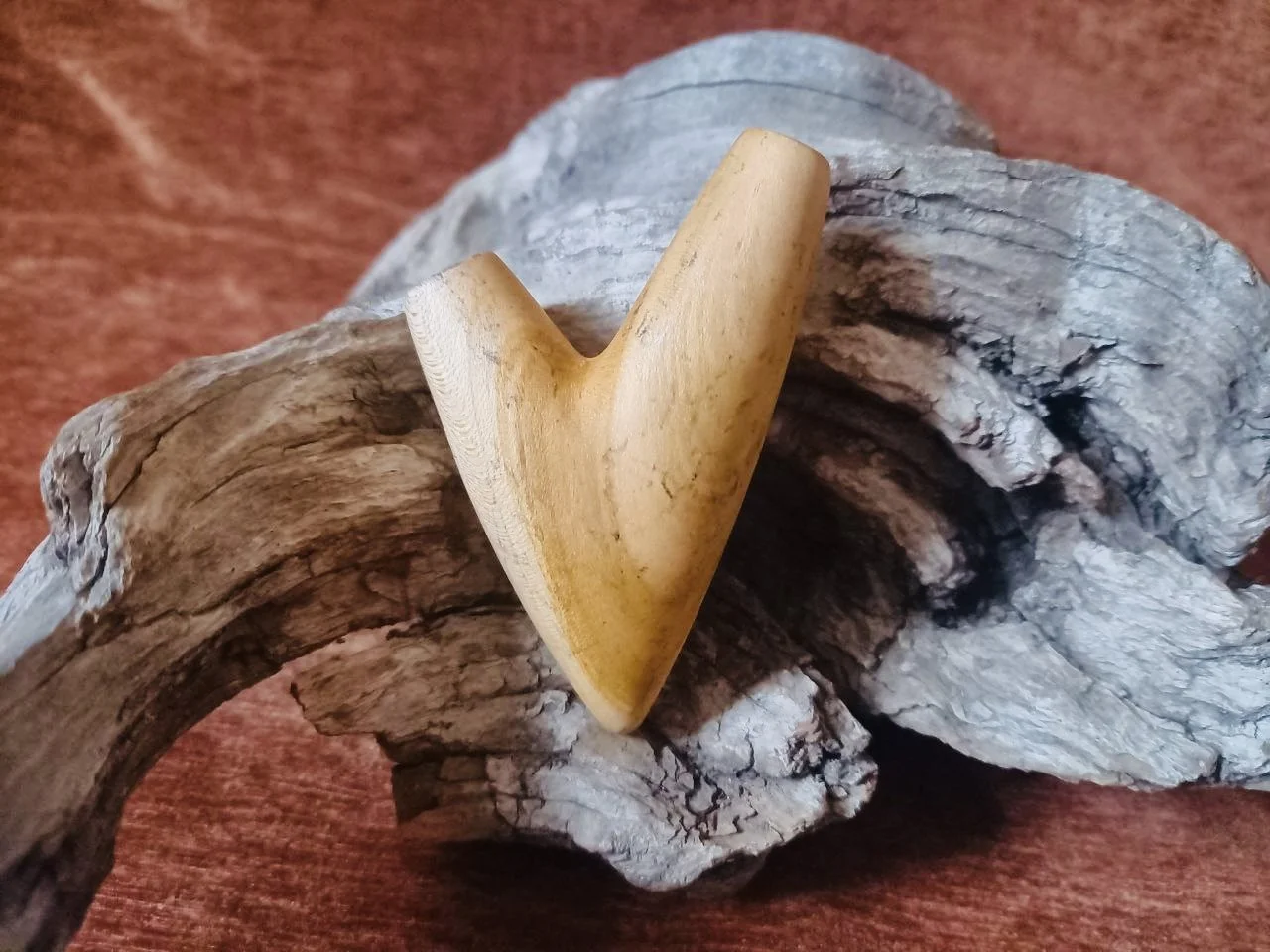 Handmade wooden KURIPE rapeh applicator Lion