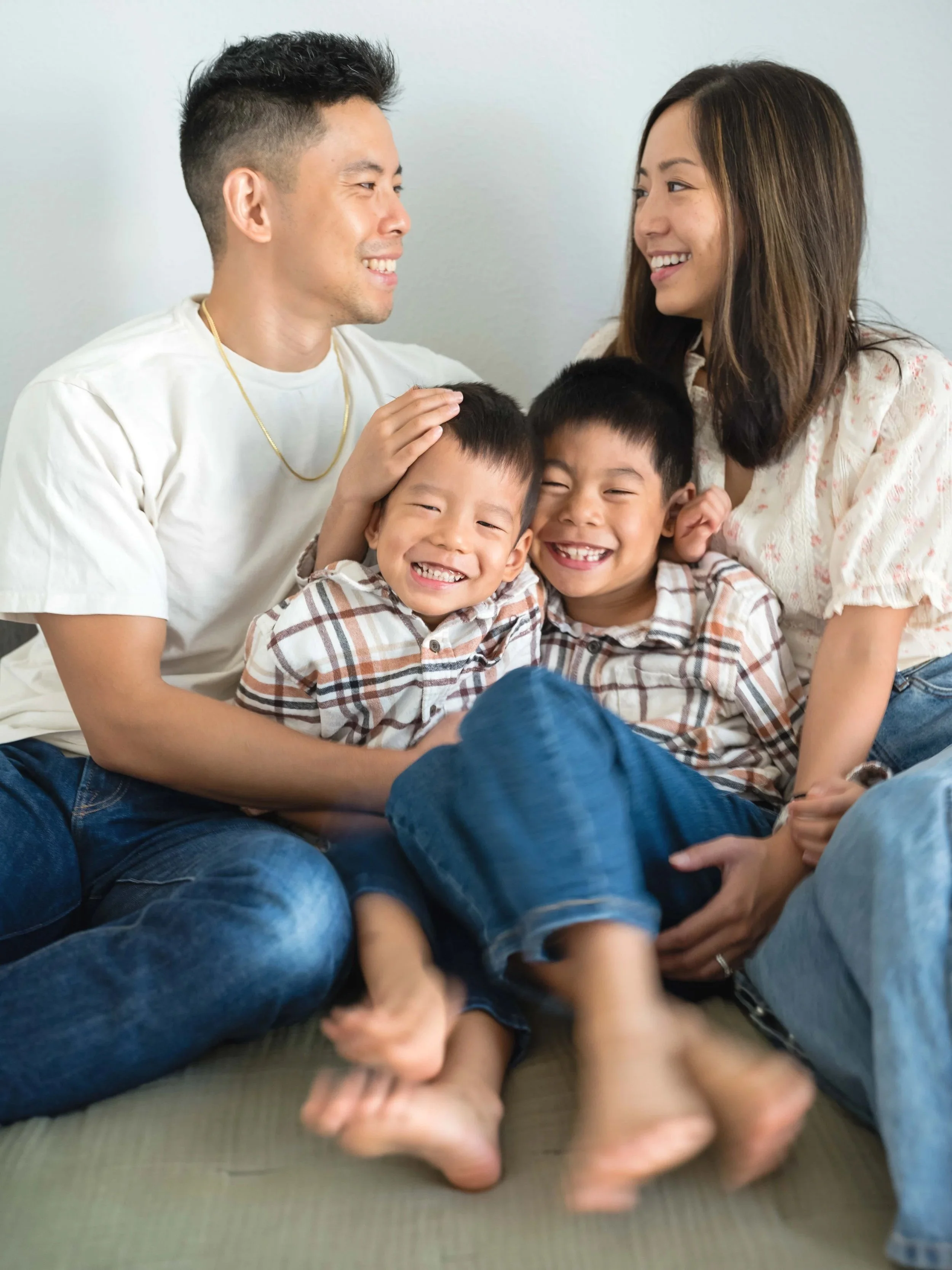 Family photographer dedicated to capturing genuine connections, laughter, and milestones through relaxed and enjoyable photo sessions. Creating beautiful family portraits that preserve memories for generations.
