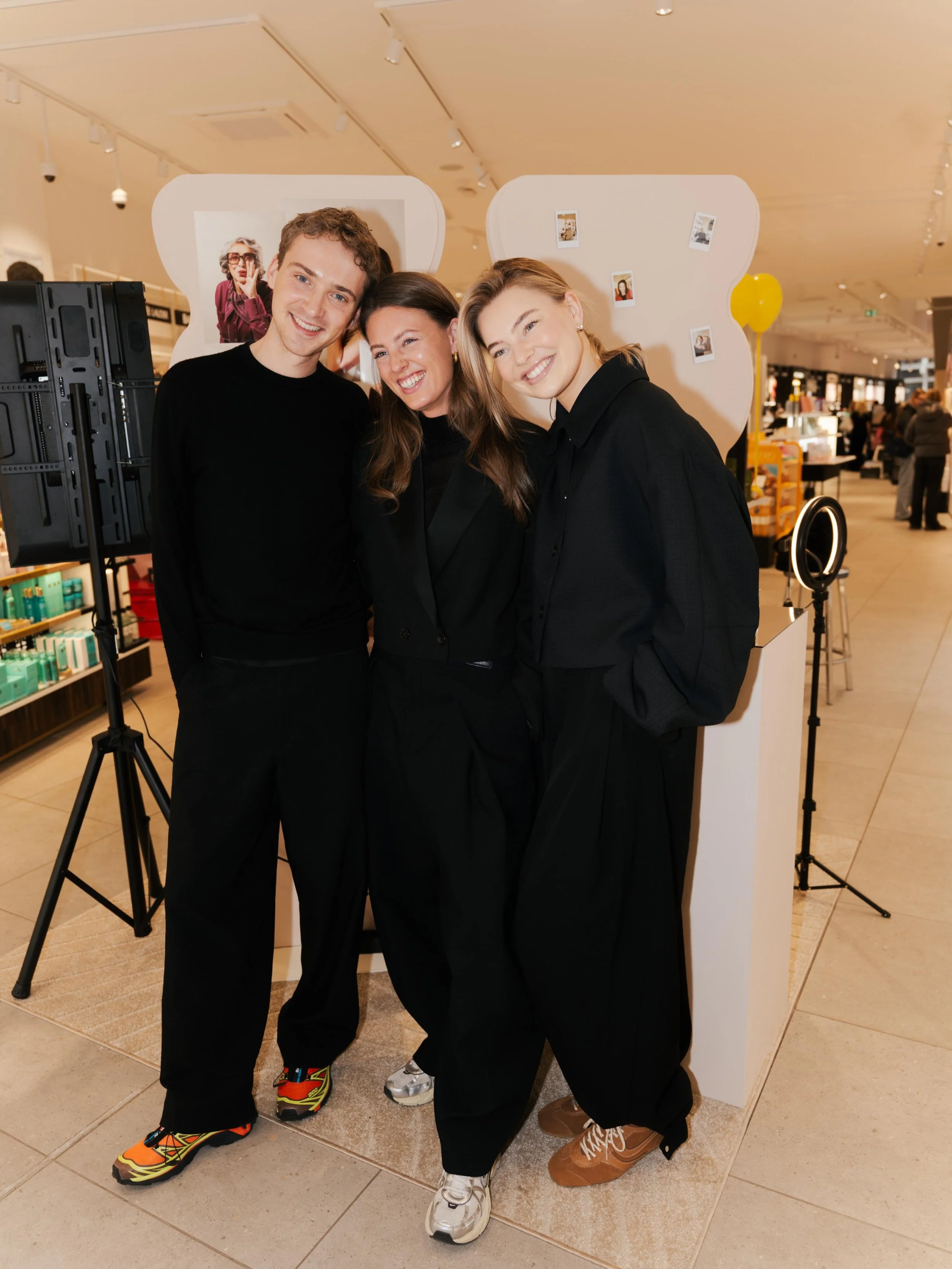 Beauty Secrets is back at @douglasnederland 

An beauty experience where consumers can discover, test and learn. Book your masterclass via Douglas and elevate your beauty routine.