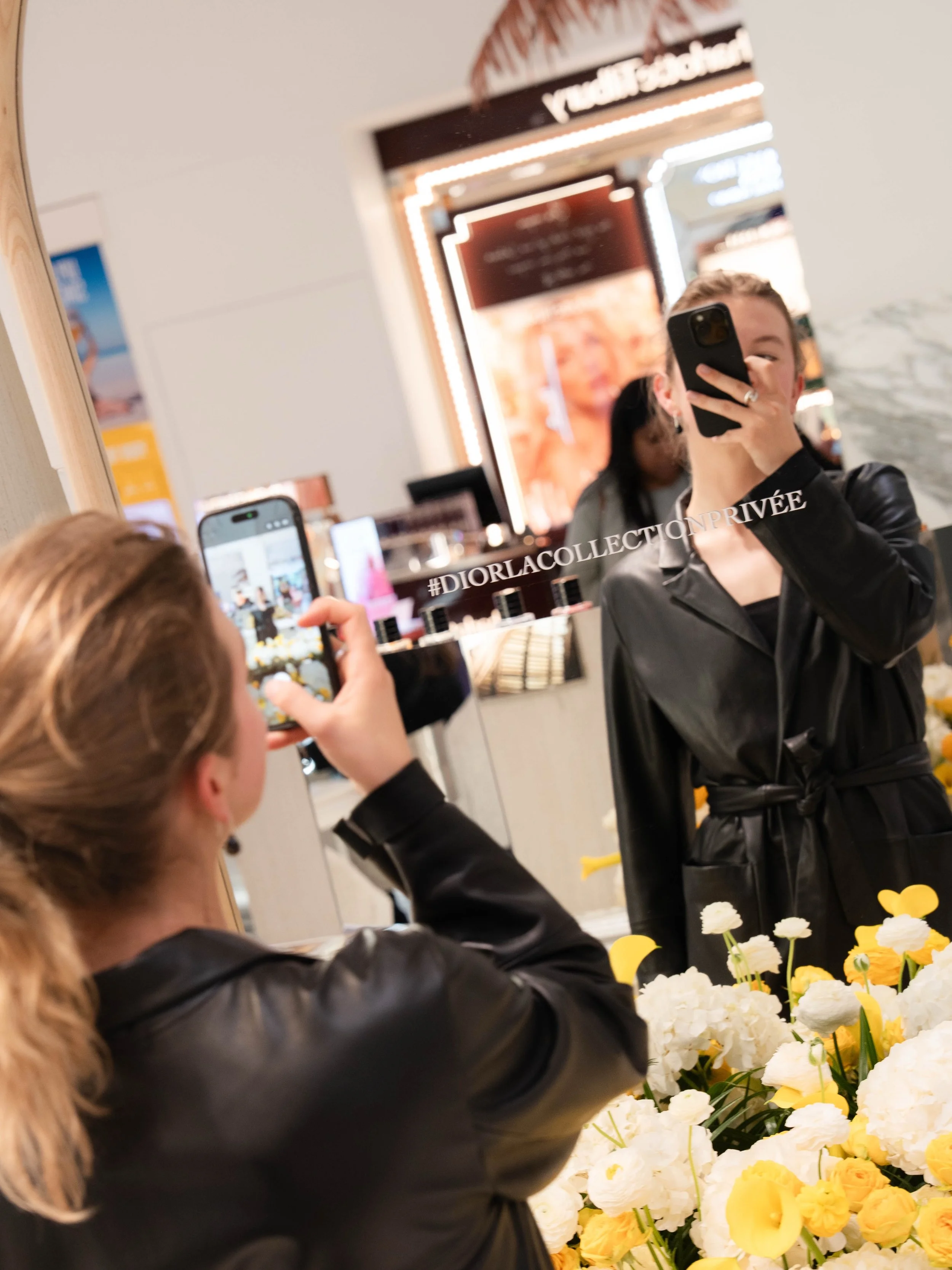 For the launch of the new Christian Dior Paradise fragrance at de Bijenkorf Amsterdam, we created a vibrant, fresh floral selfie spot that was impossible to miss. 

Inspired by the fragrance&rsquo;s warm and sunny character, the experience encouraged