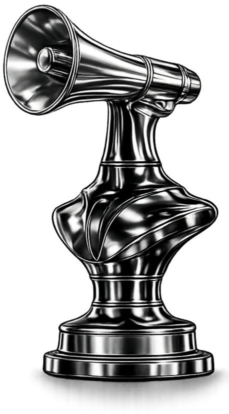 Une sculpture d'un mégaphone en métal argenté sur un socle.