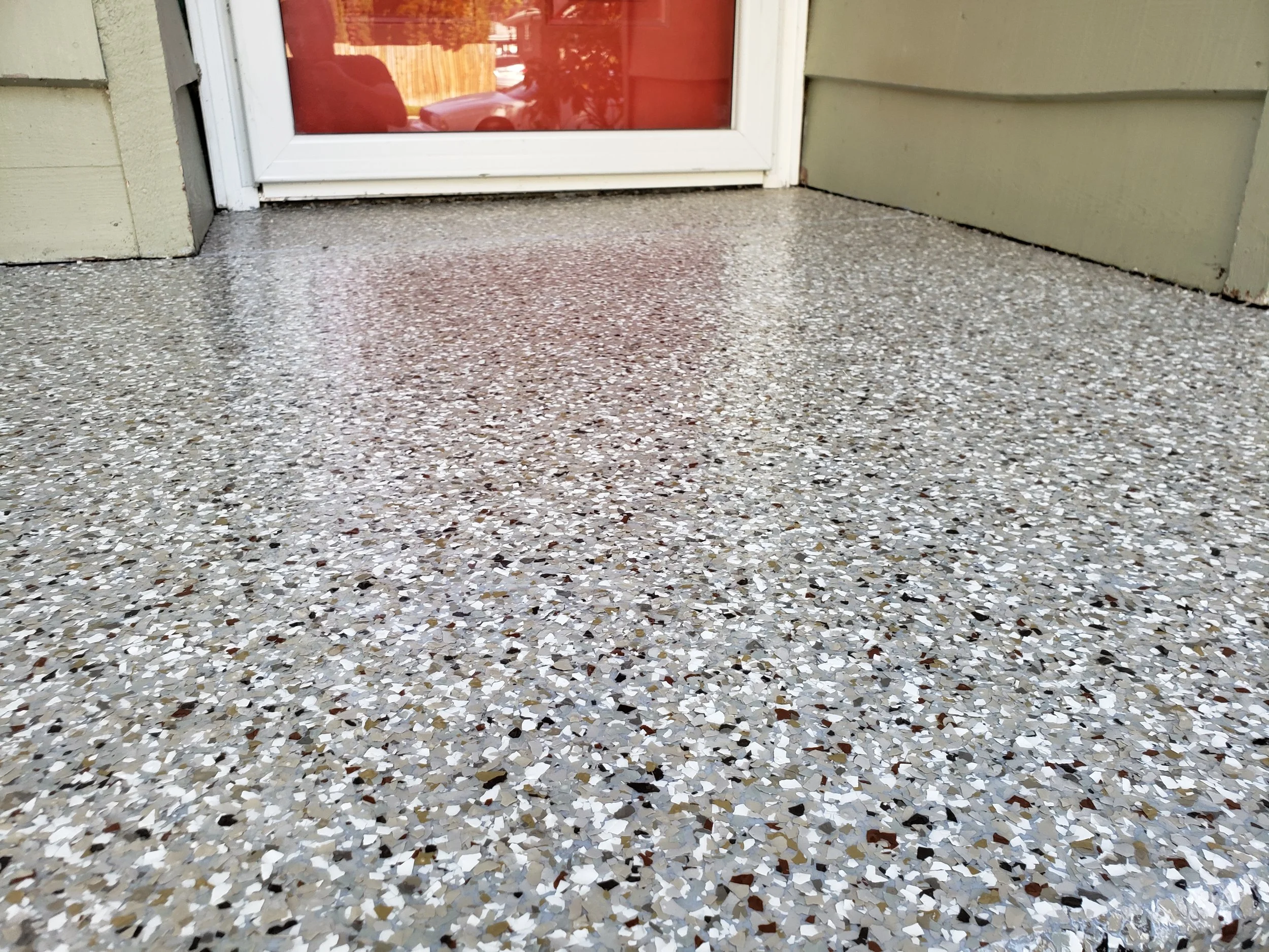 AFTER - Finished in Creekbed 1/4" Full Flake Broadcast.