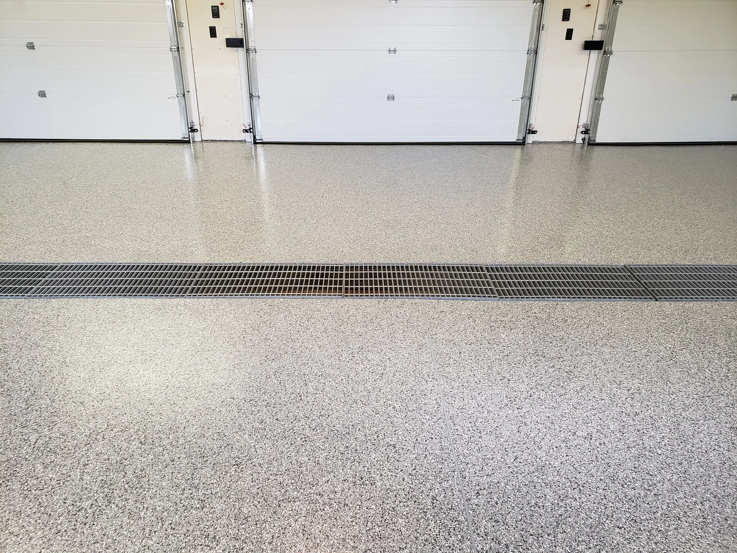 AFTER - Finished in Creekbed 1/4" Full Flake Broadcast.