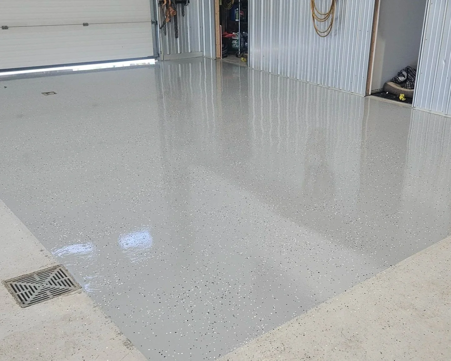 Partial Flake Broadcast garage floor