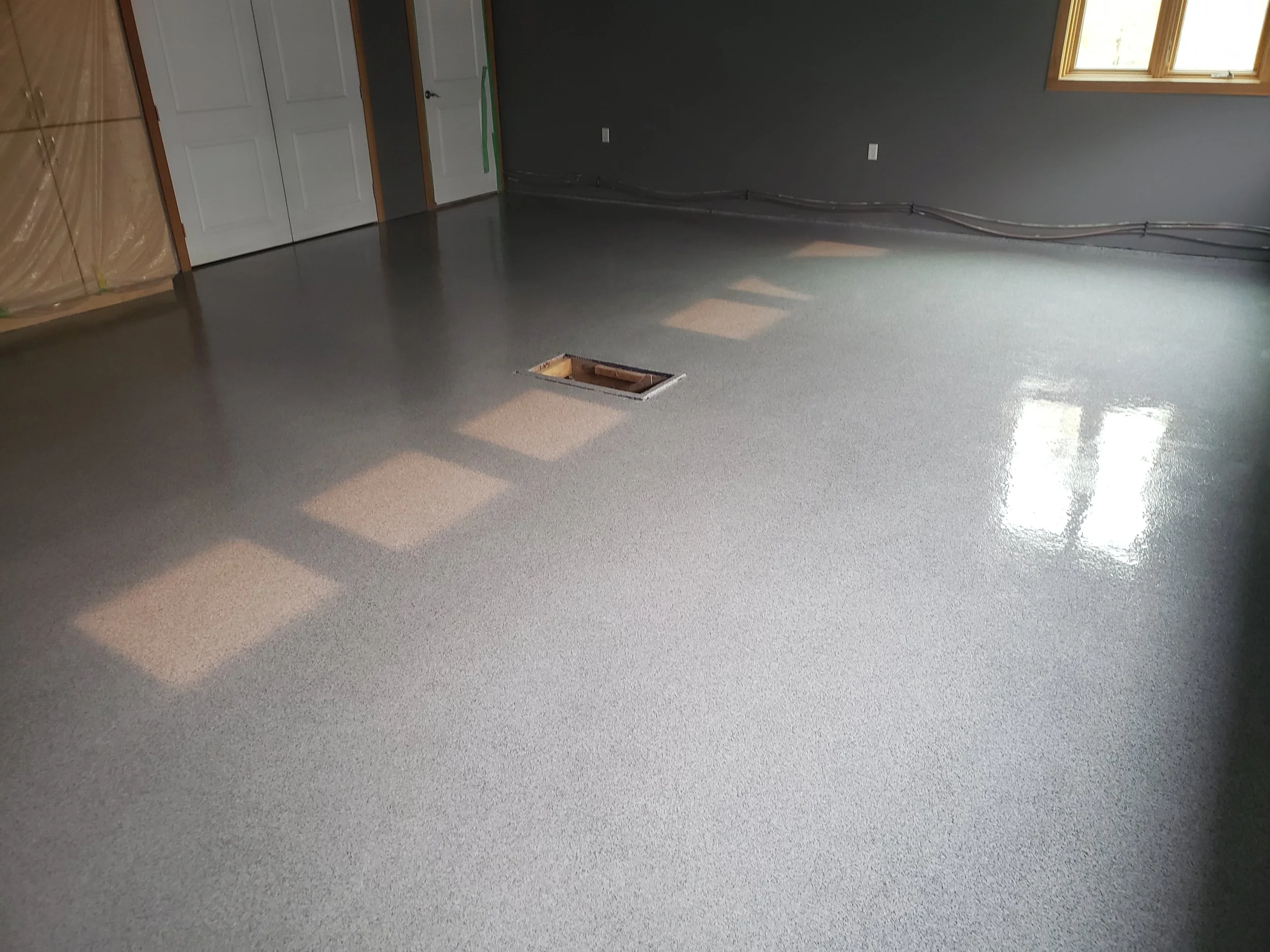 Finished garage floor coated in polyaspartic full flake broadcast. 