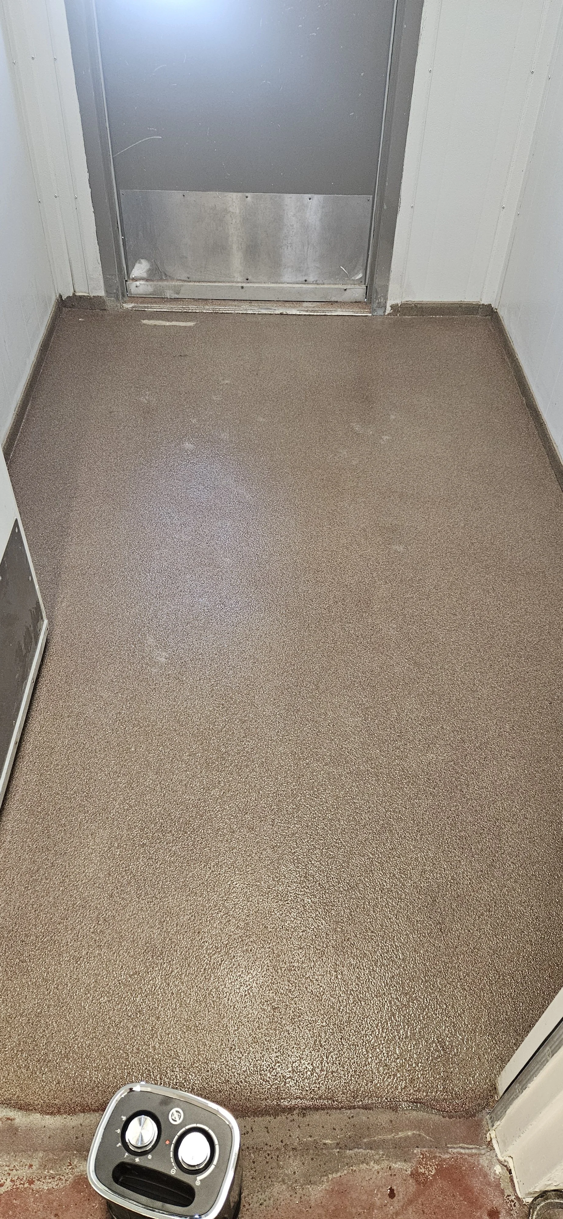 Finished in Amaretto Anti-Slip Quartz Stone.