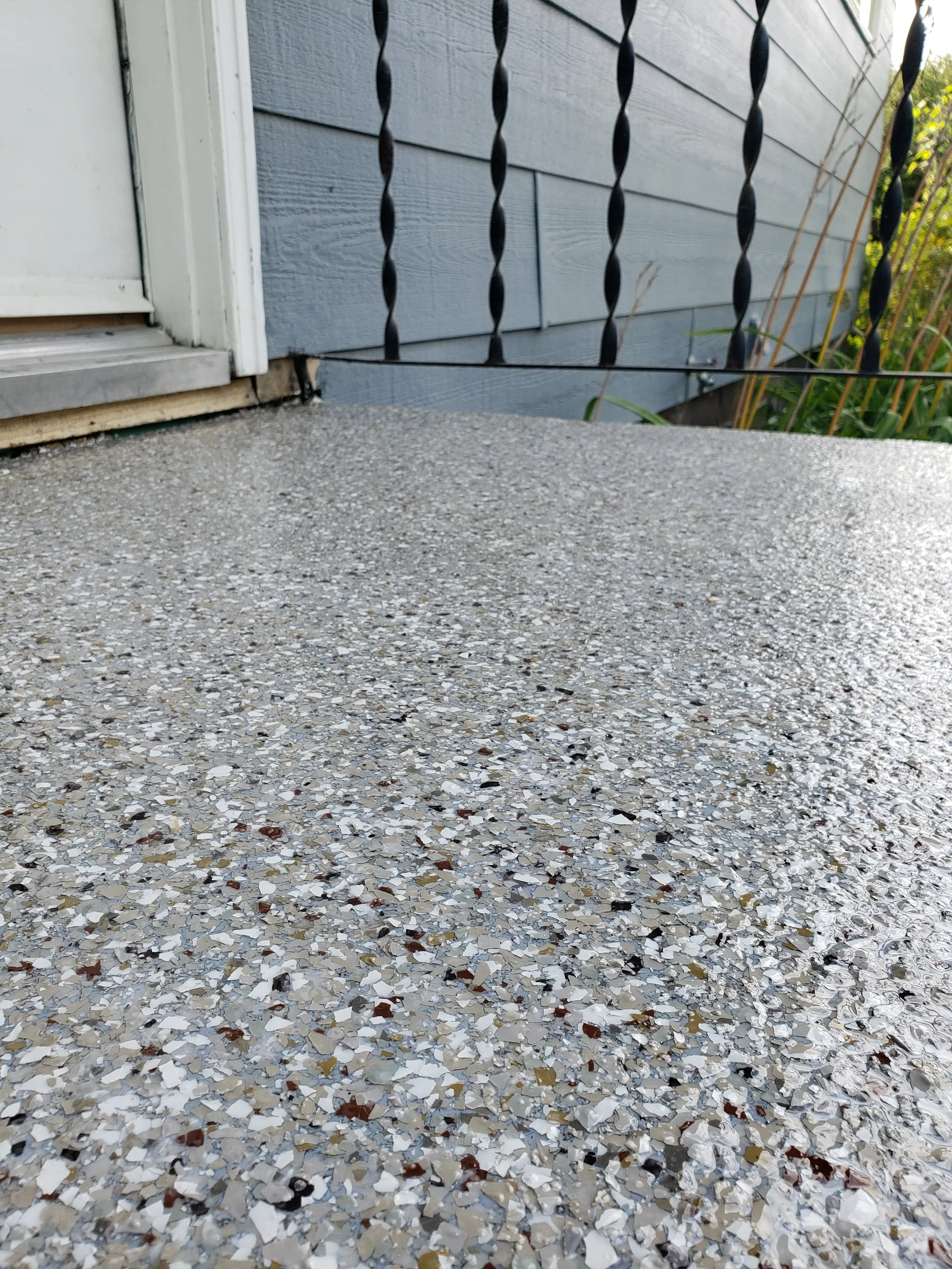AFTER - Finished in Creekbed 1/4" Full Flake Broadcast.