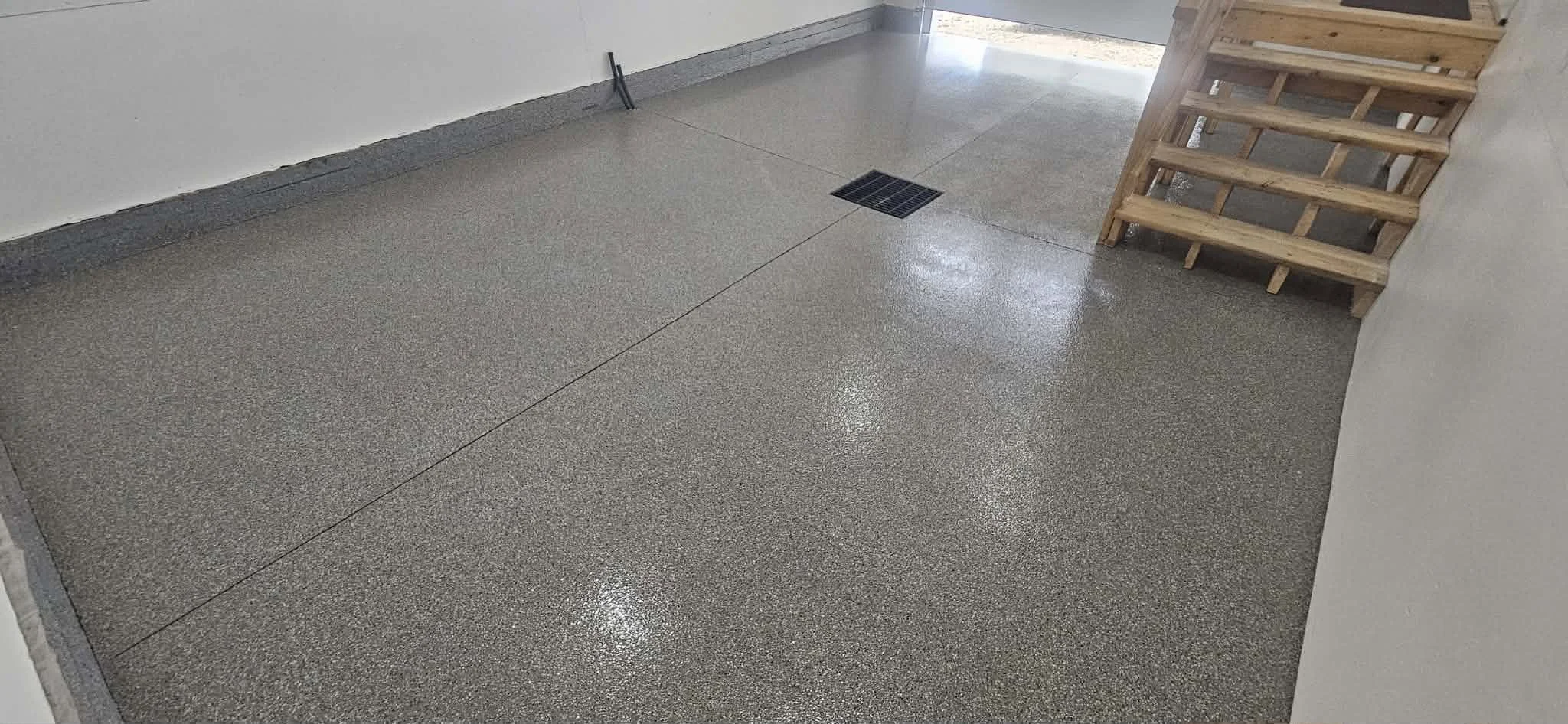 Full Flake Floor.jpg