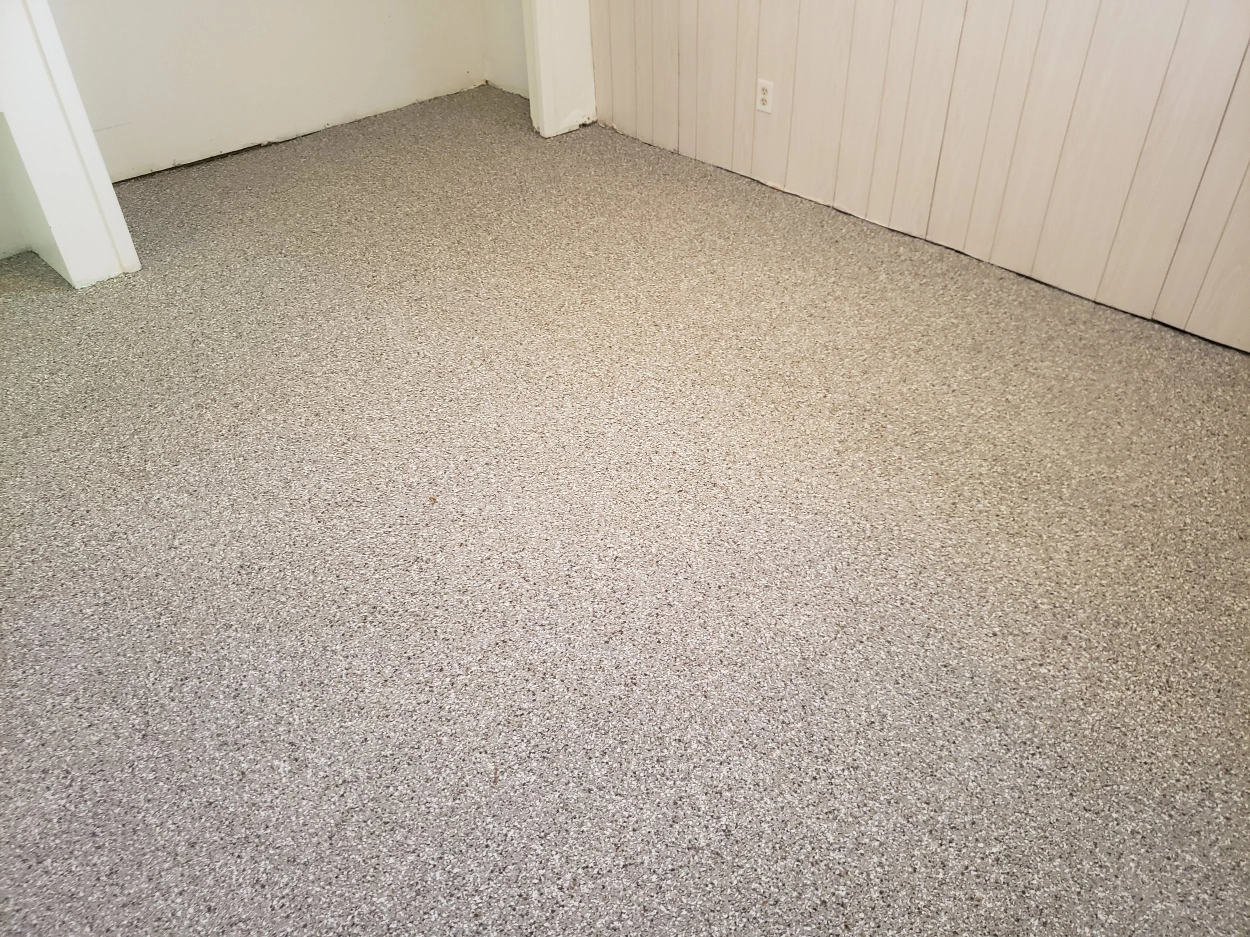 AFTER - Finished in Creekbed 1/4" Full Flake Broadcast. 