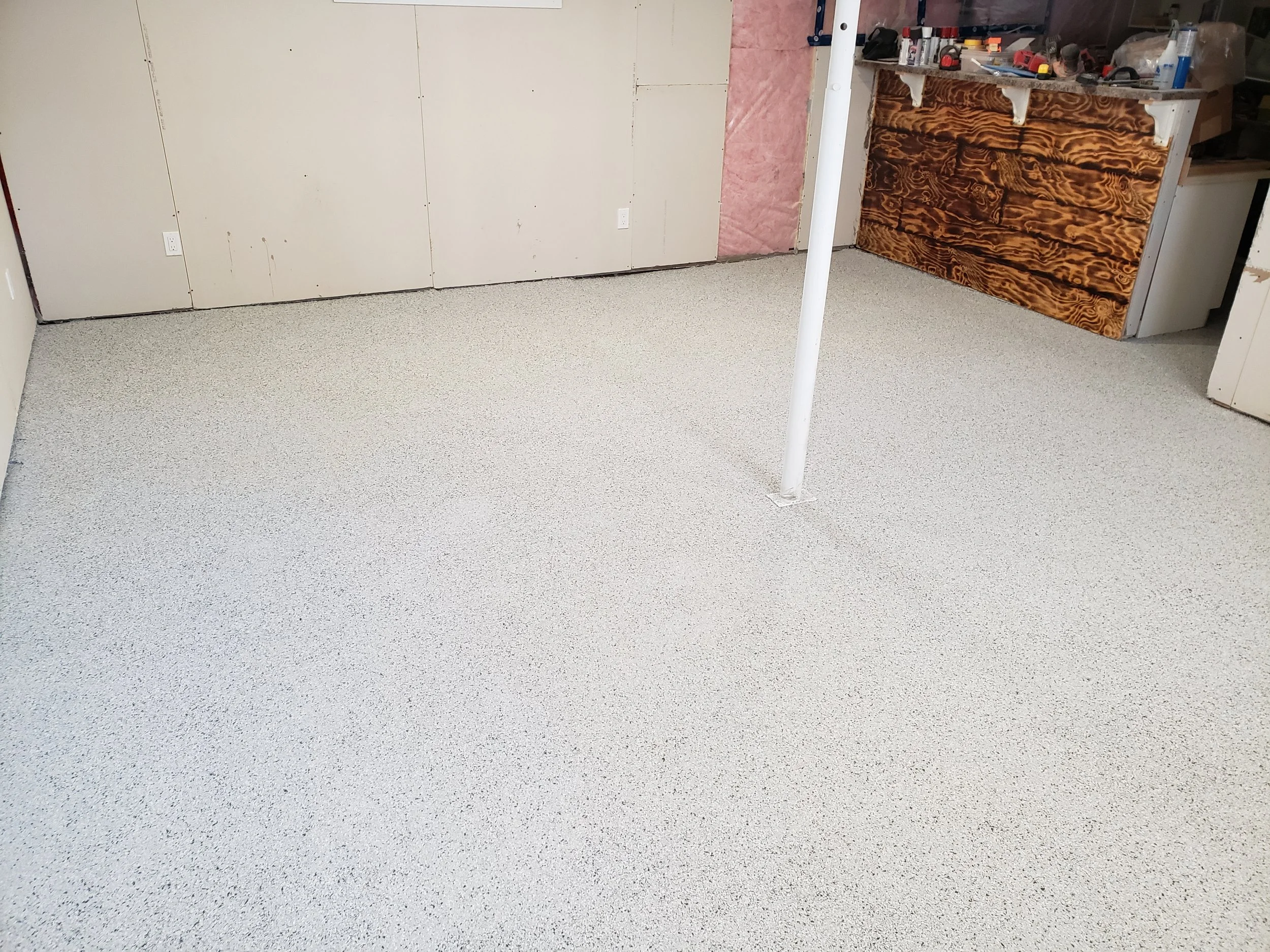 AFTER - Finished in Creekbed 1/4" Full Flake Broadcast. 