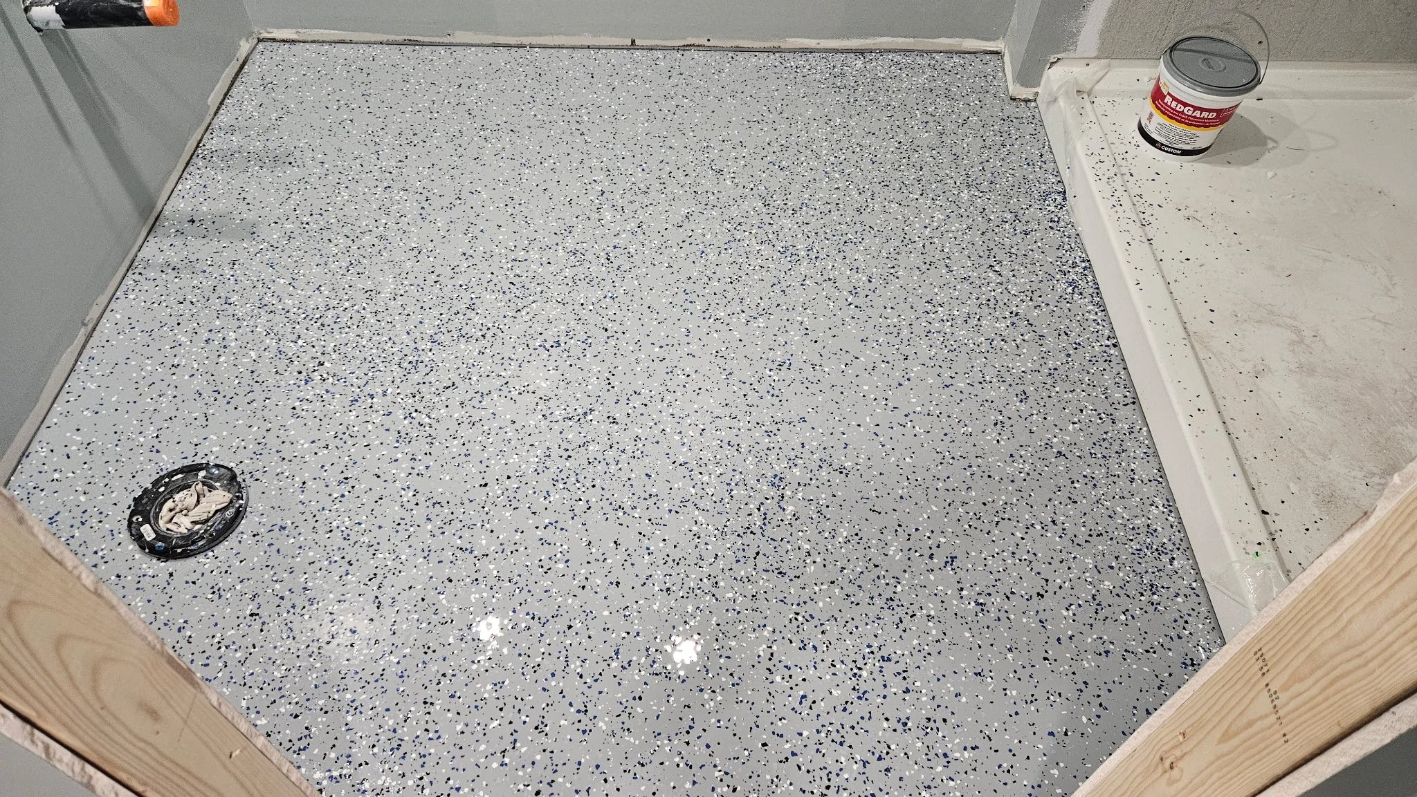Finished in Orbit 1/4" Partial Flake Broadcast.