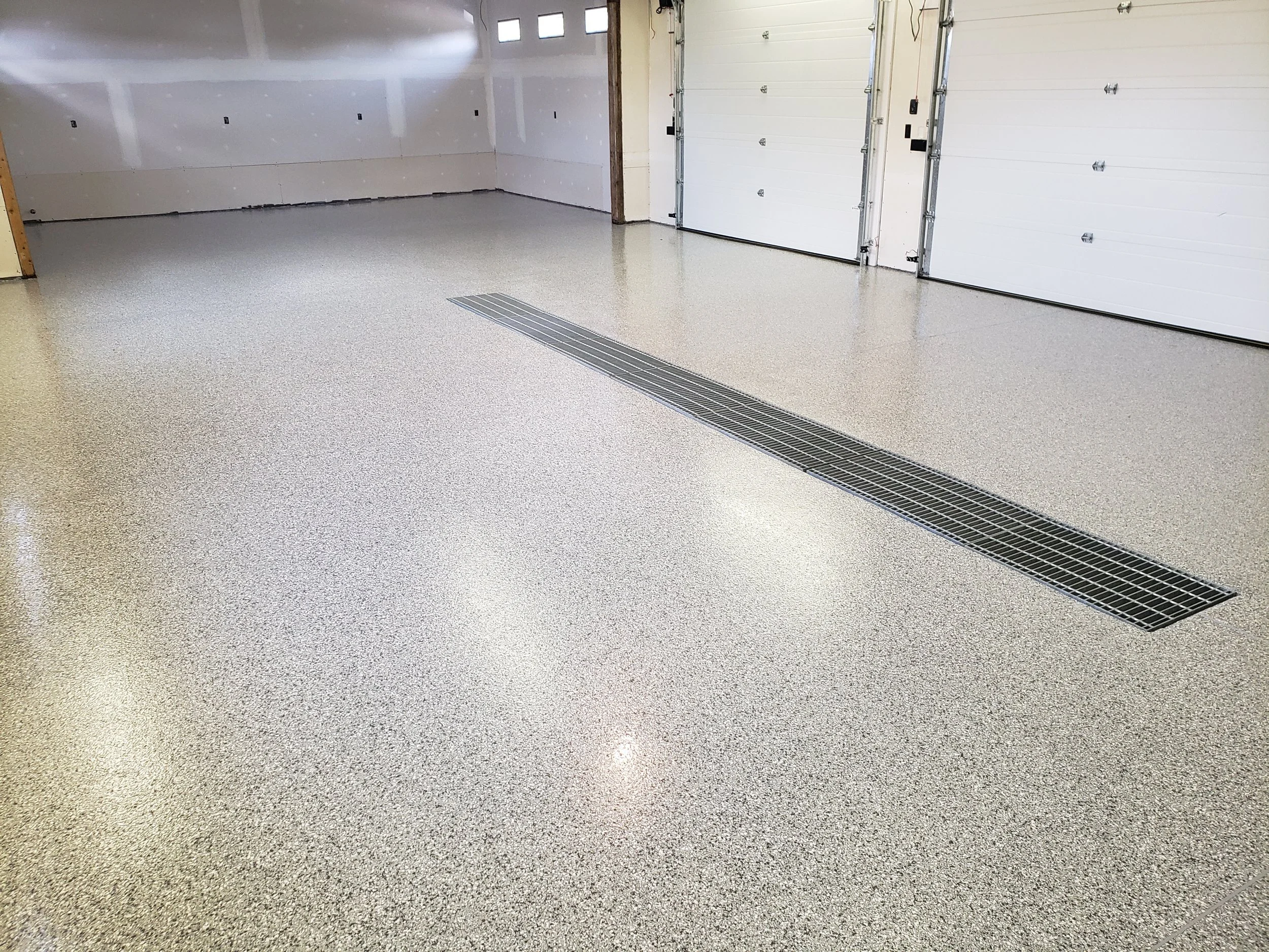 AFTER - Finished in Creekbed 1/4" Full Flake Broadcast.
