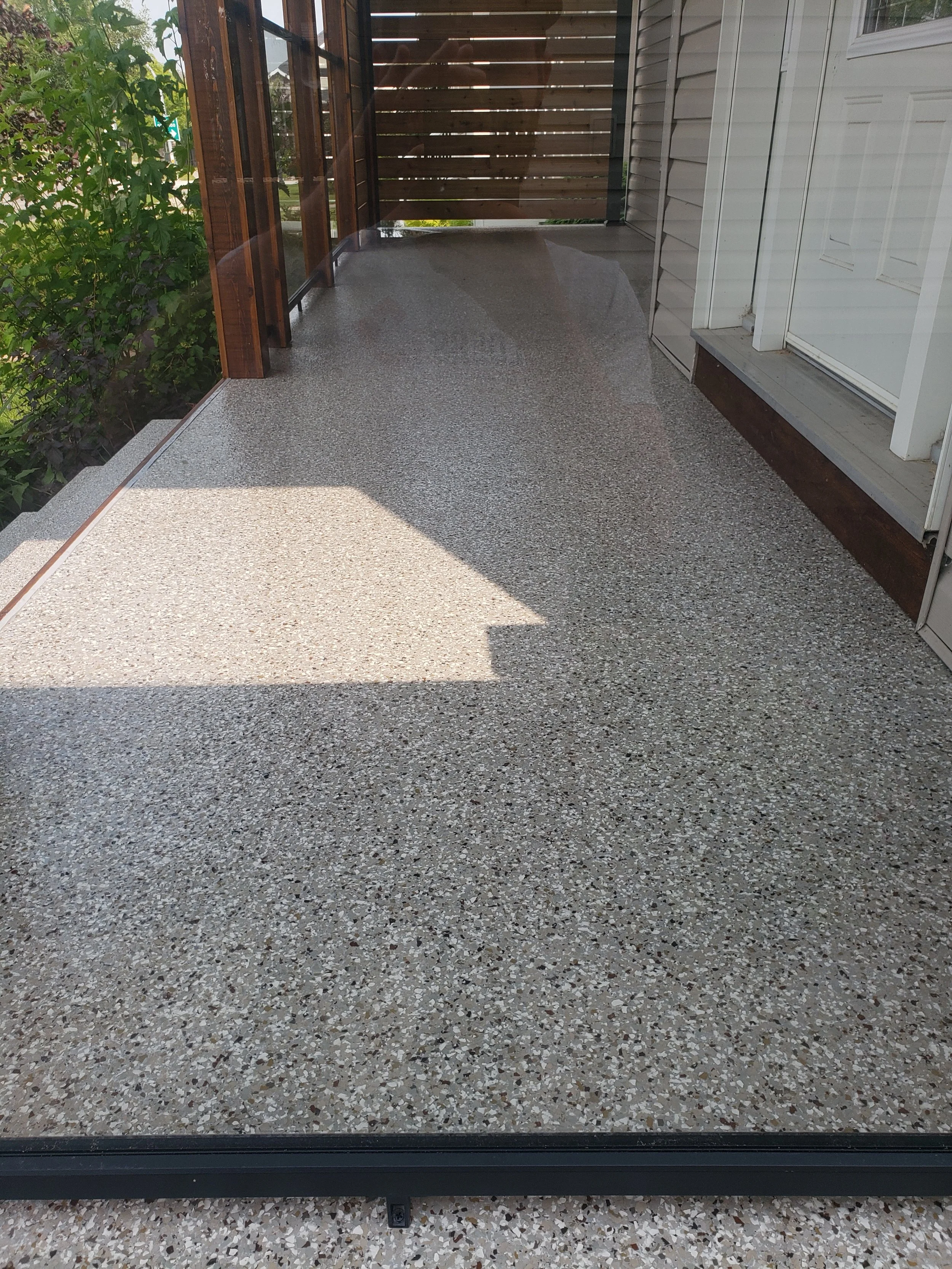 AFTER - Finished in Creekbed 1/4" Full Flake Broadcast.