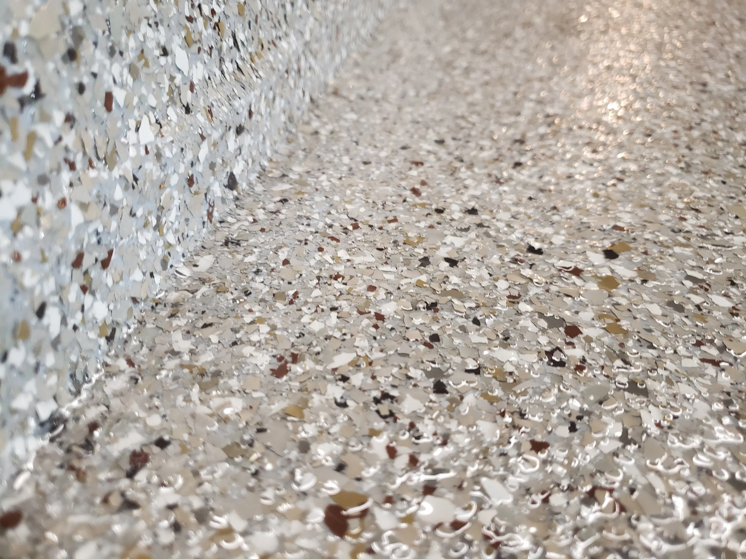 Finished in Creekbed 1/4" Full Flake Broadcast.