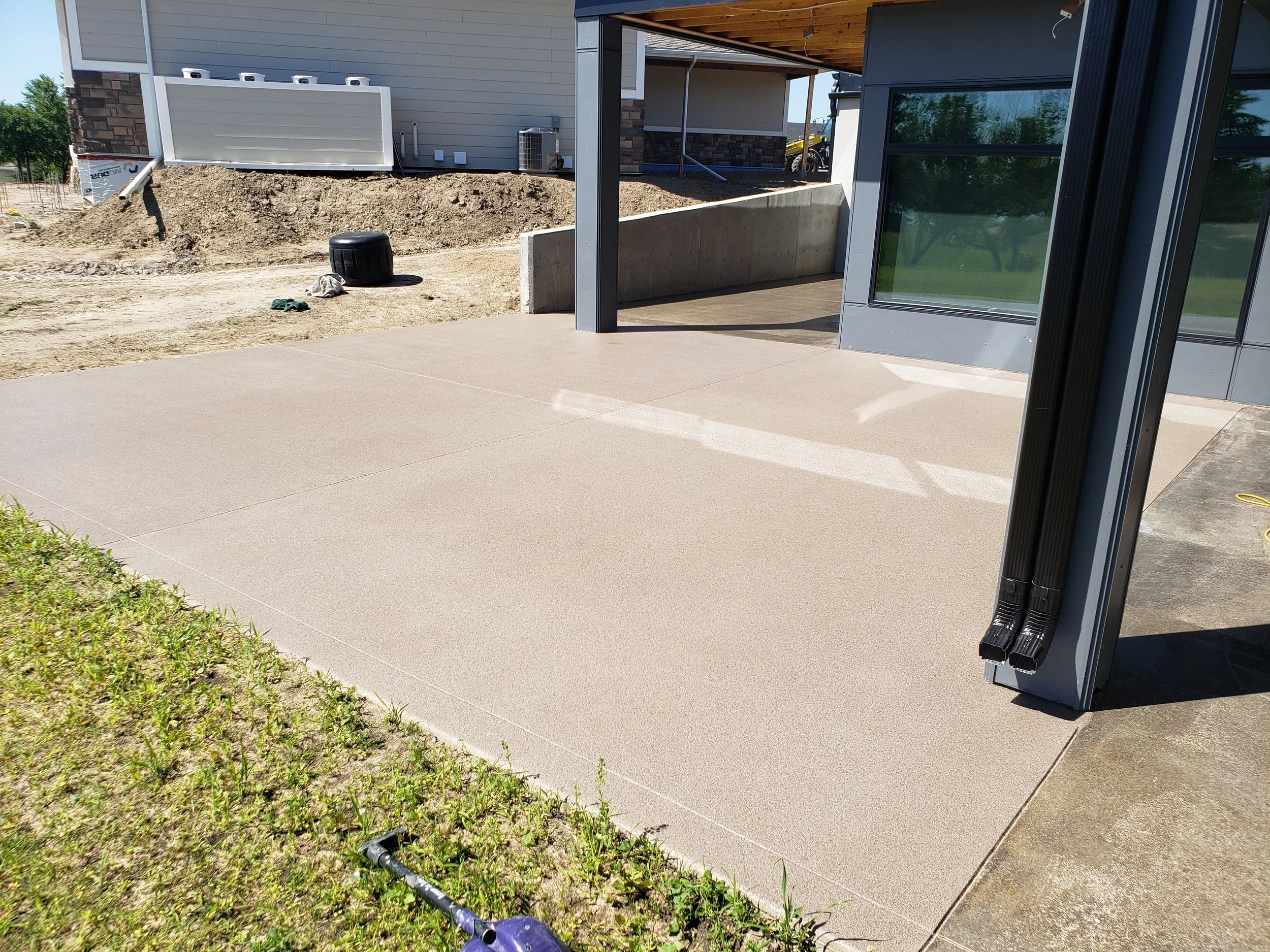 Finished in Toffee Anti-Slip Quartz Stone.