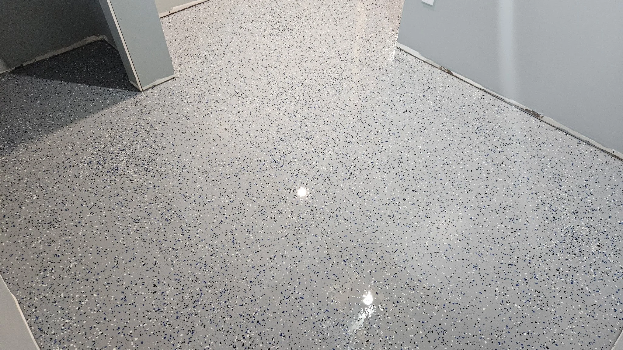 Finished in Orbit 1/4" Partial Flake Broadcast.