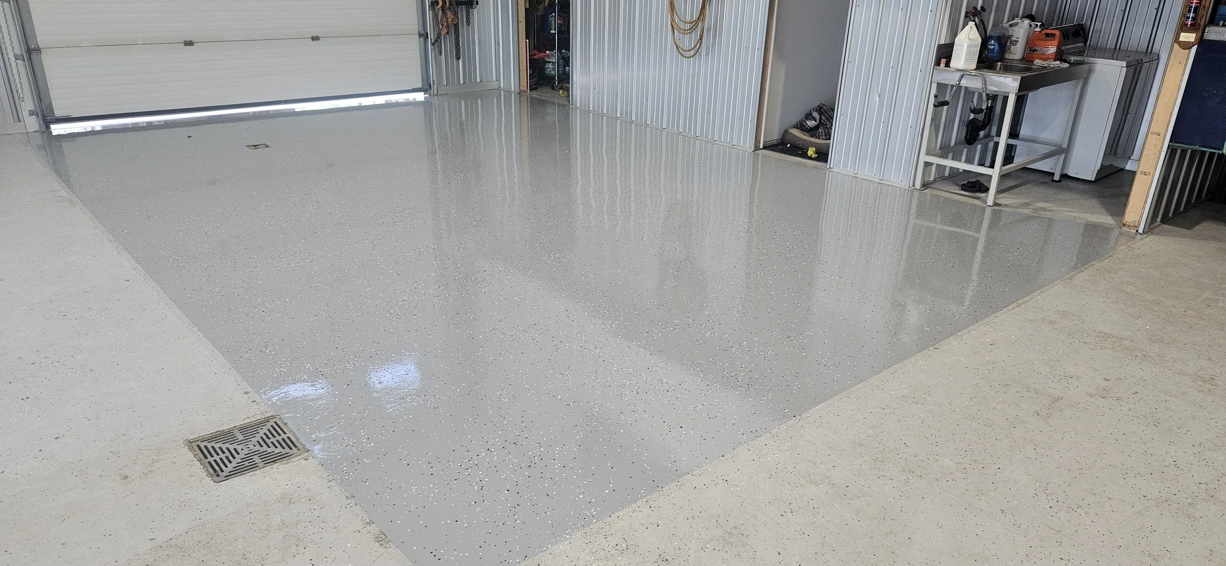 AFTER - Finished in a Smoke 1/4" Partial Flake Broadcast.