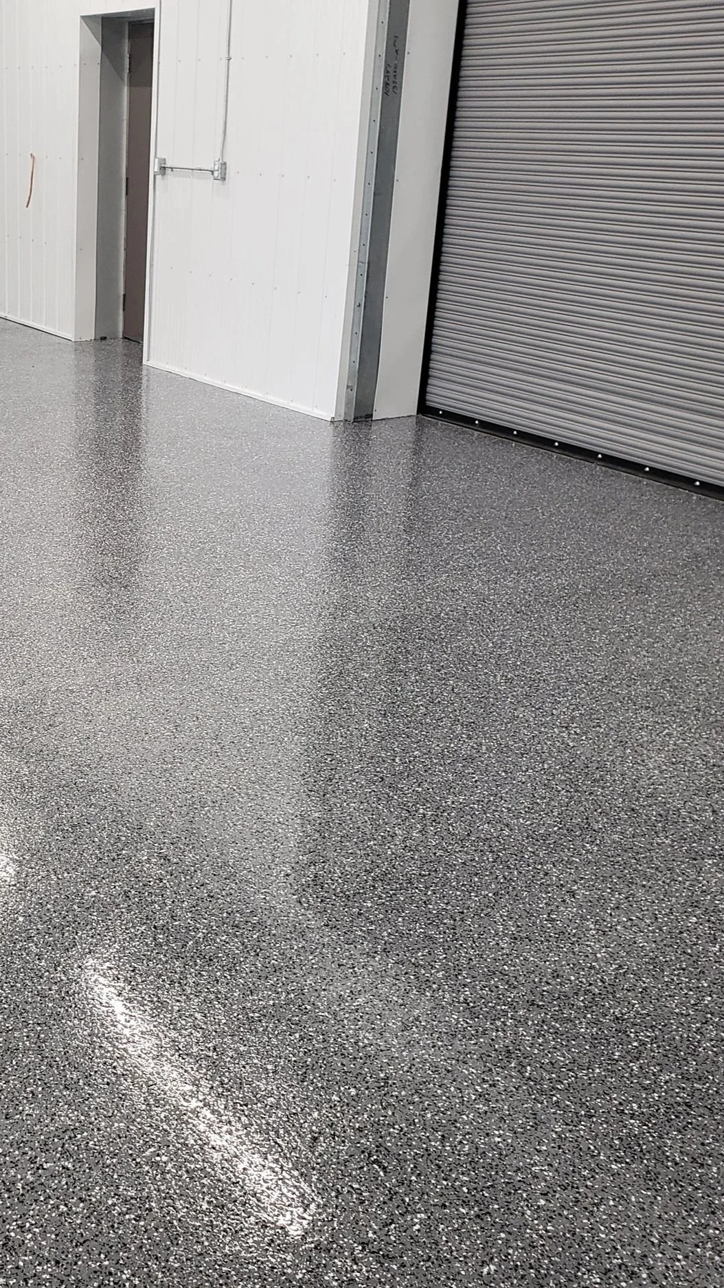 full flake broadcast polyaspartic floor.
