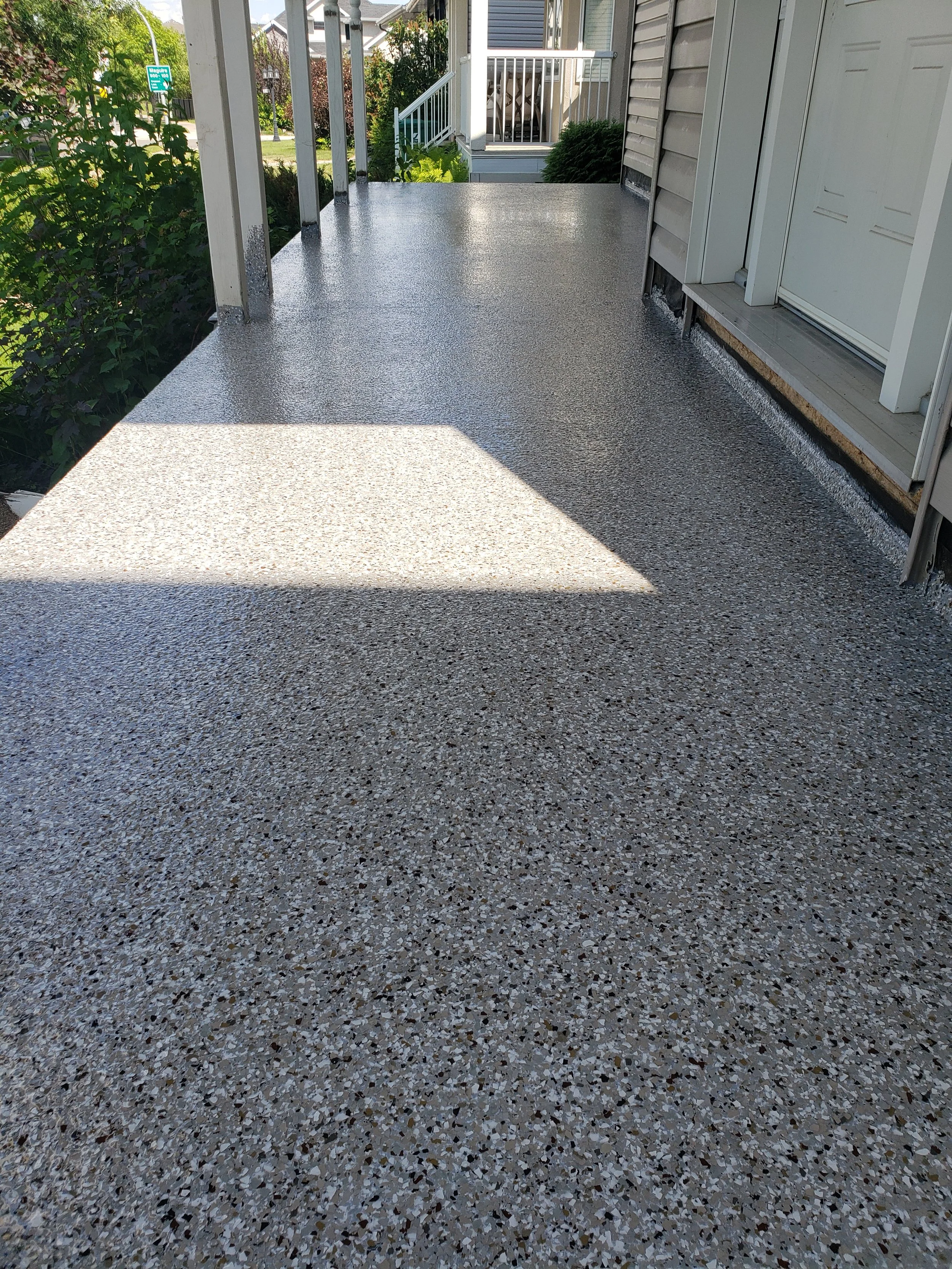 AFTER - Finished in Creekbed 1/4" Full Flake Broadcast.