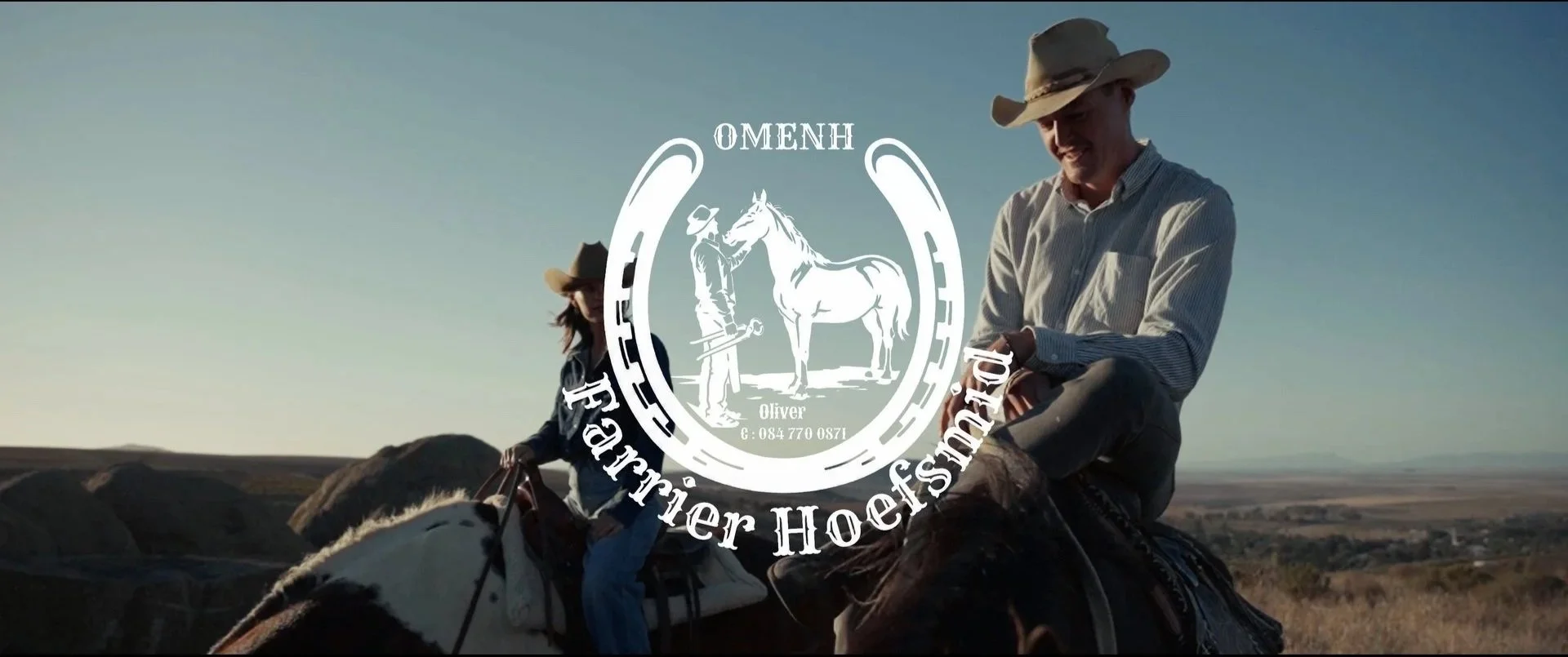 Two people riding horses in a wide open landscape during sunset, wearing cowboy hats, with a logo overlay for 'Omenh Farmer Hoefsmederij' featuring a farmer, horse, and contact information.