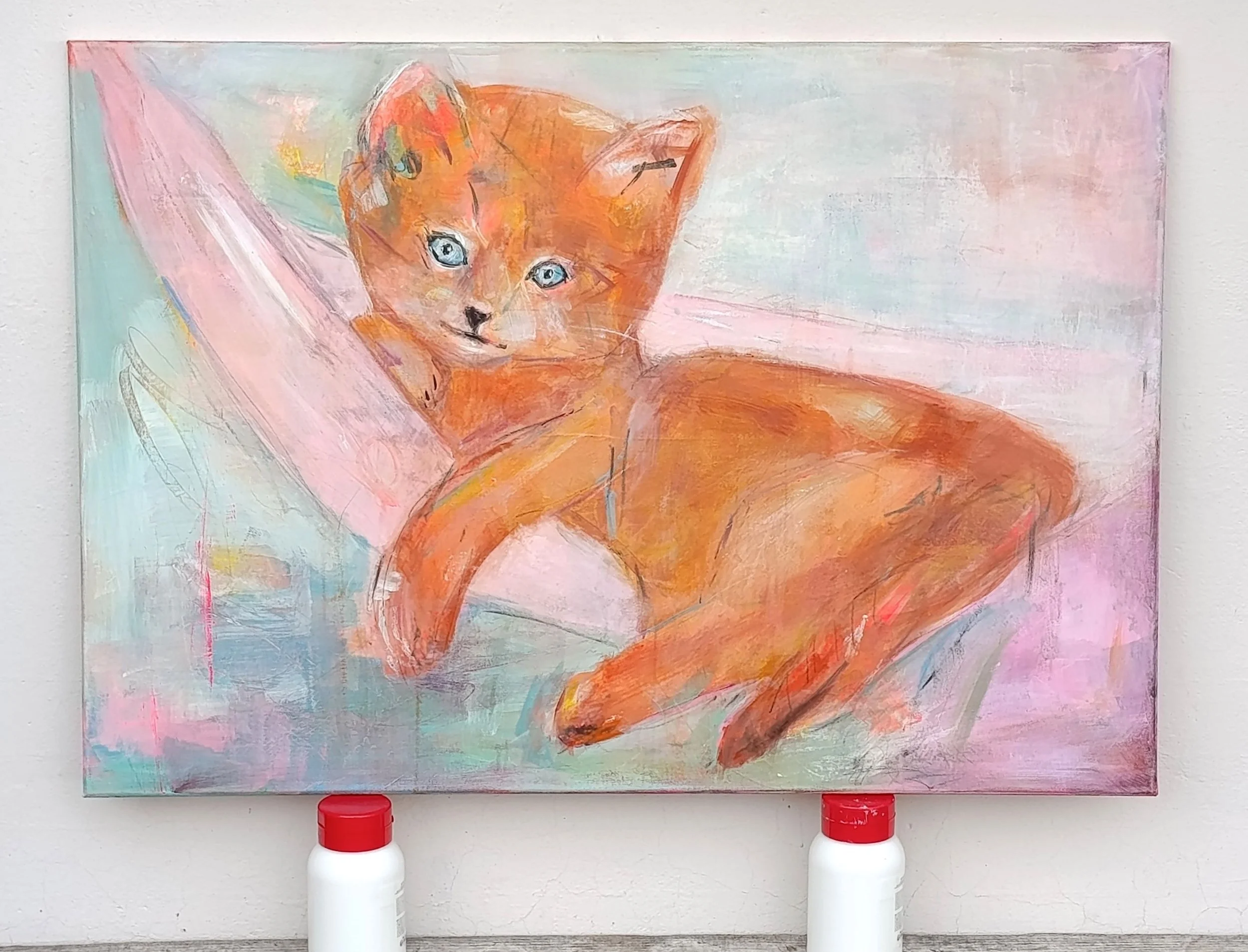 modern-cat-painting-in-interior.jpg