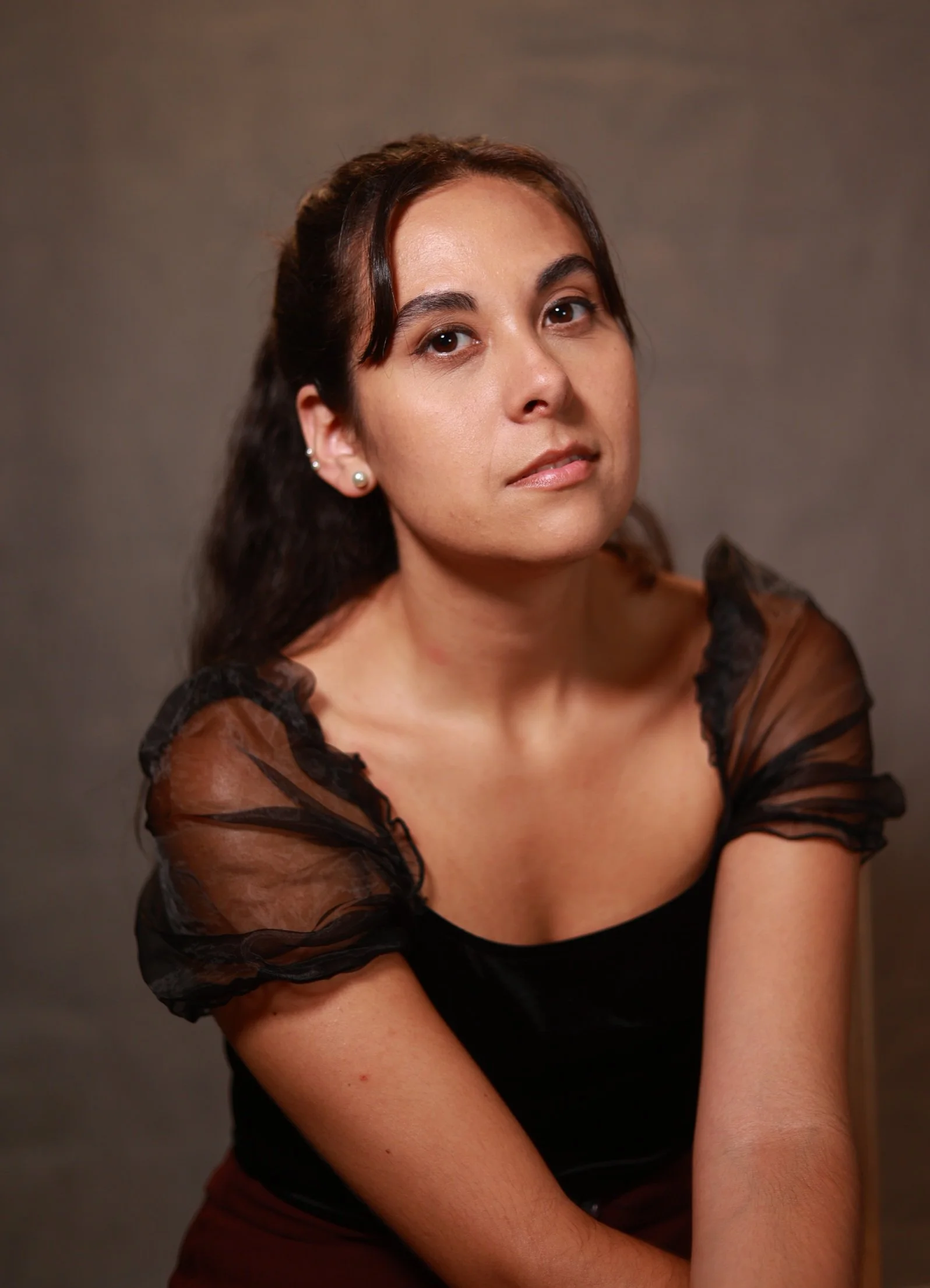 Retrato da atriz Sara César que interpreta a personagem em Ensemble.