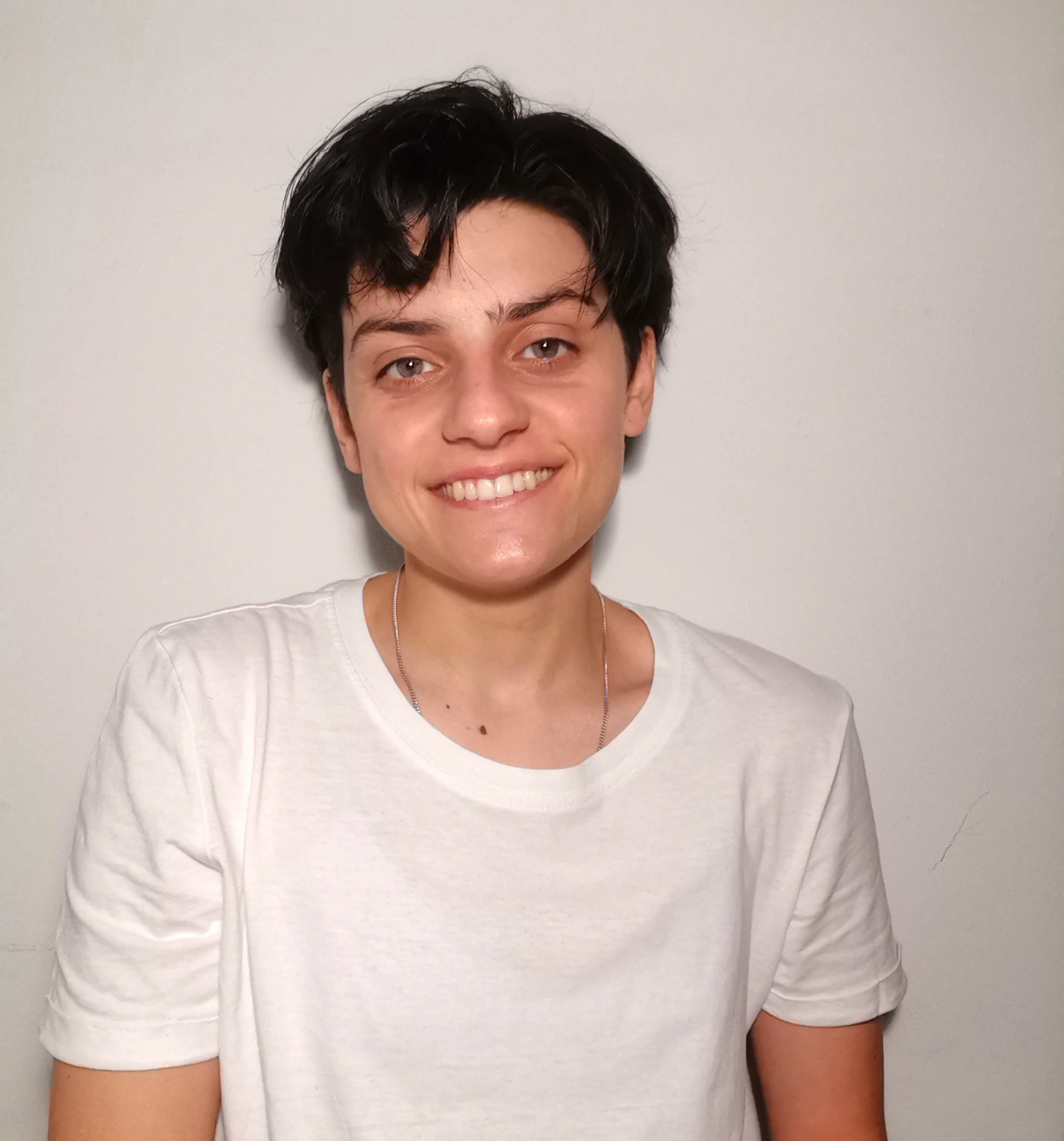 Retrato da atriz Cláudia Rosa que interpreta a personagem Pérola e Lua.