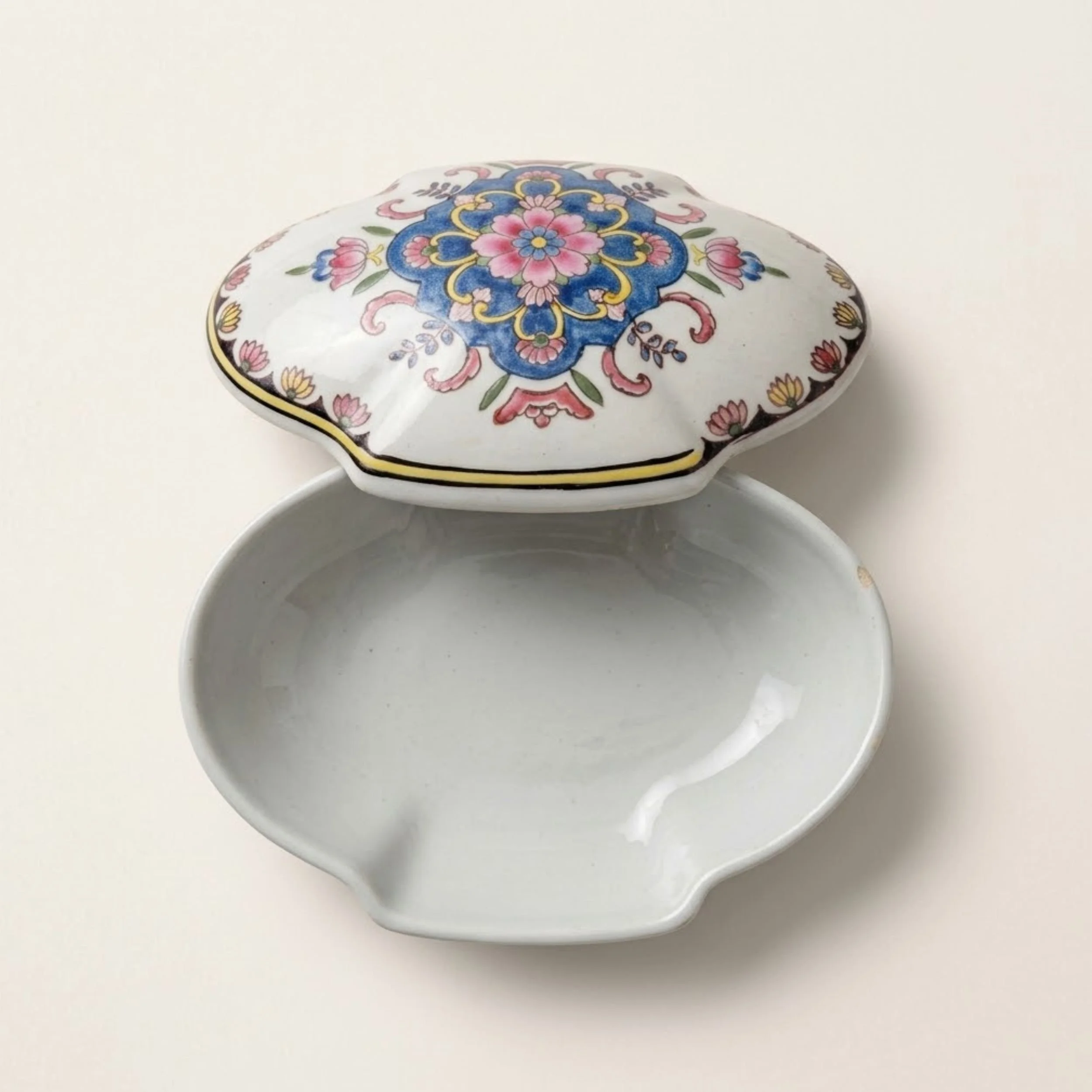 royal-tichelaar-makkum-lidded-dish-lid-and-base.jpg.jpg