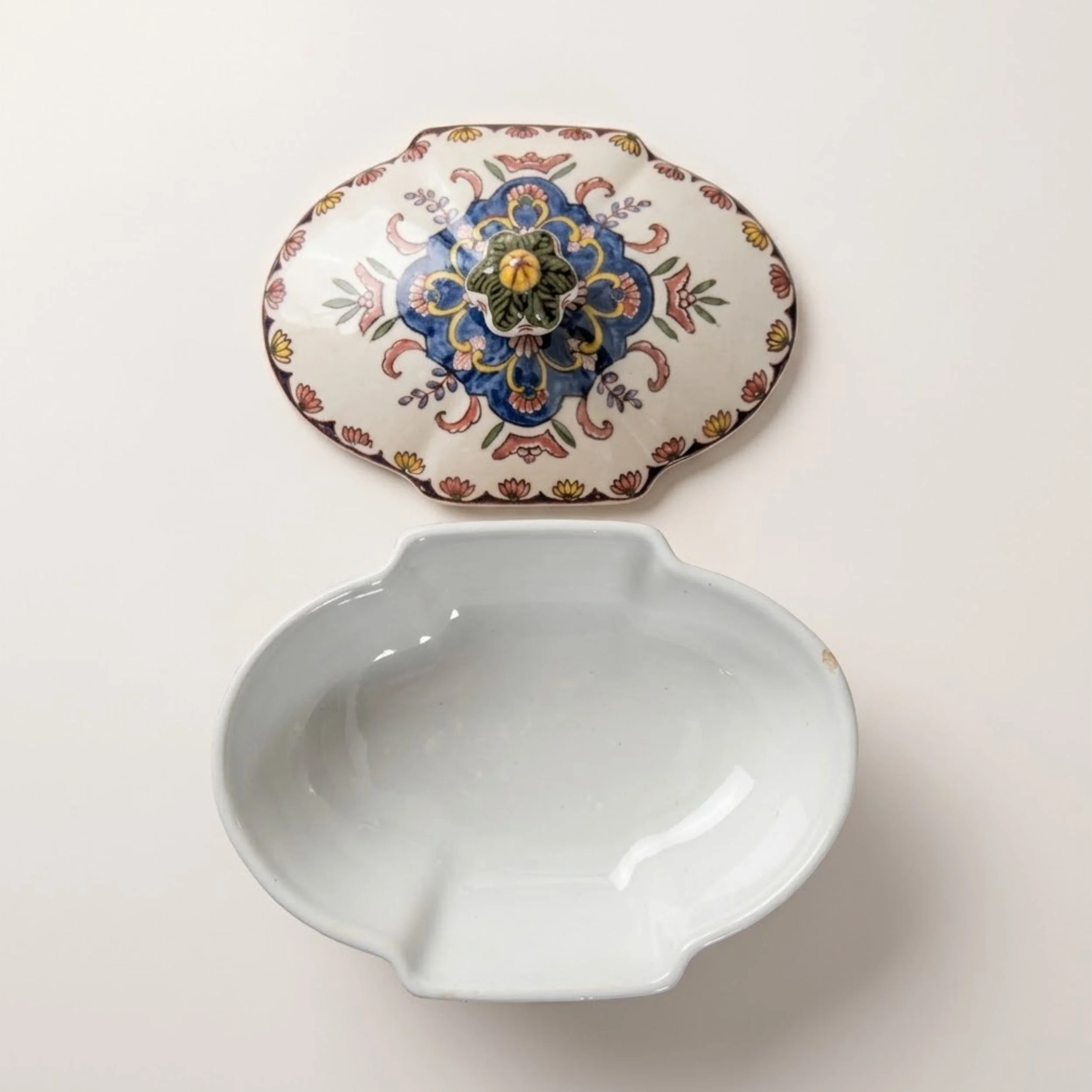 royal-tichelaar-makkum-lidded-dish-rim-wear.jpg.jpg