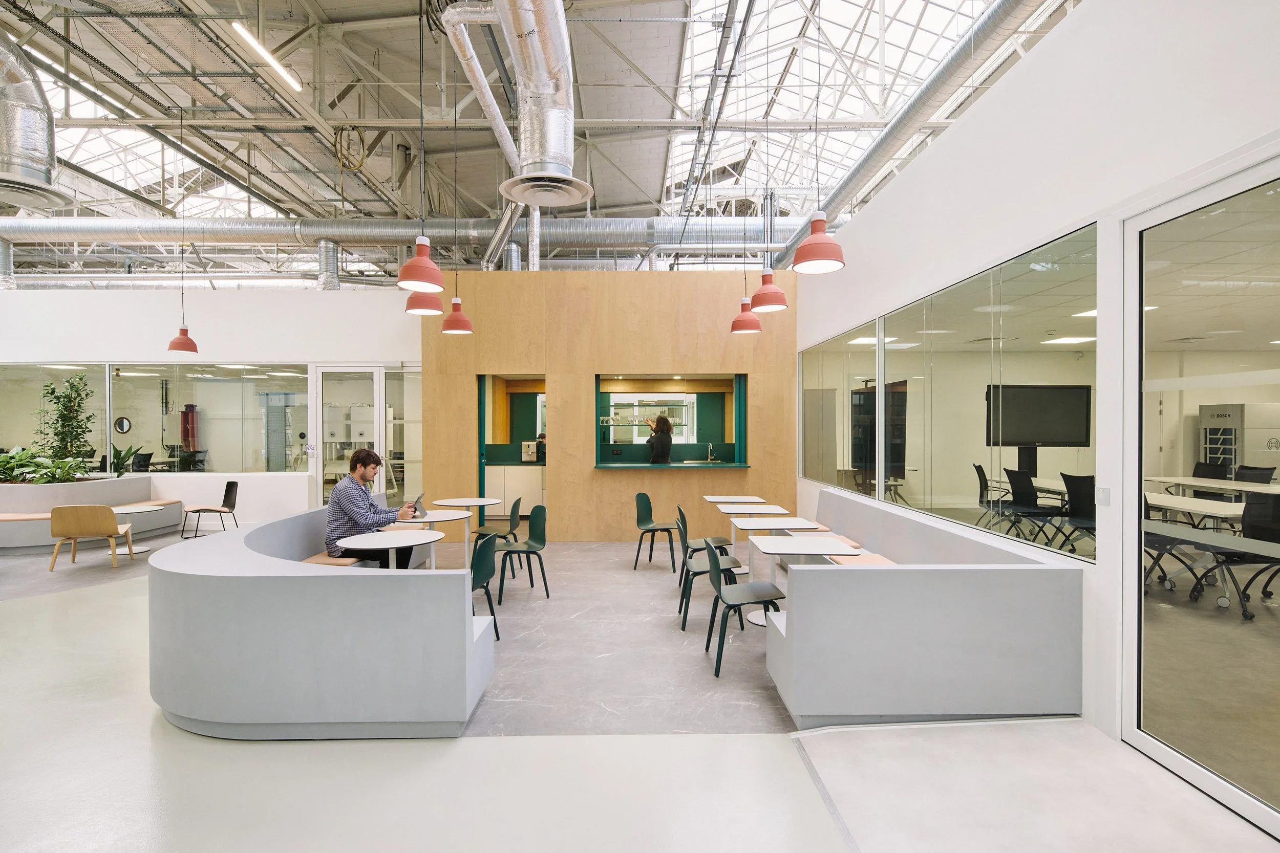 Showroom Bosch à Drancy, Malabar Architecture, photographie d'architecture Benoît Drouet
