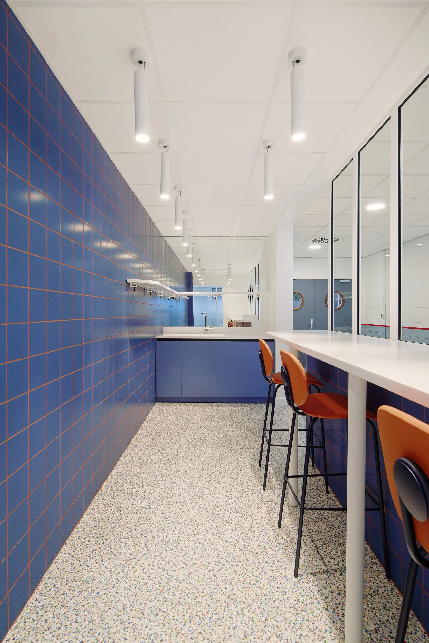 Showroom Bosch à Drancy, Malabar Architecture, photographie d'architecture Benoît Drouet