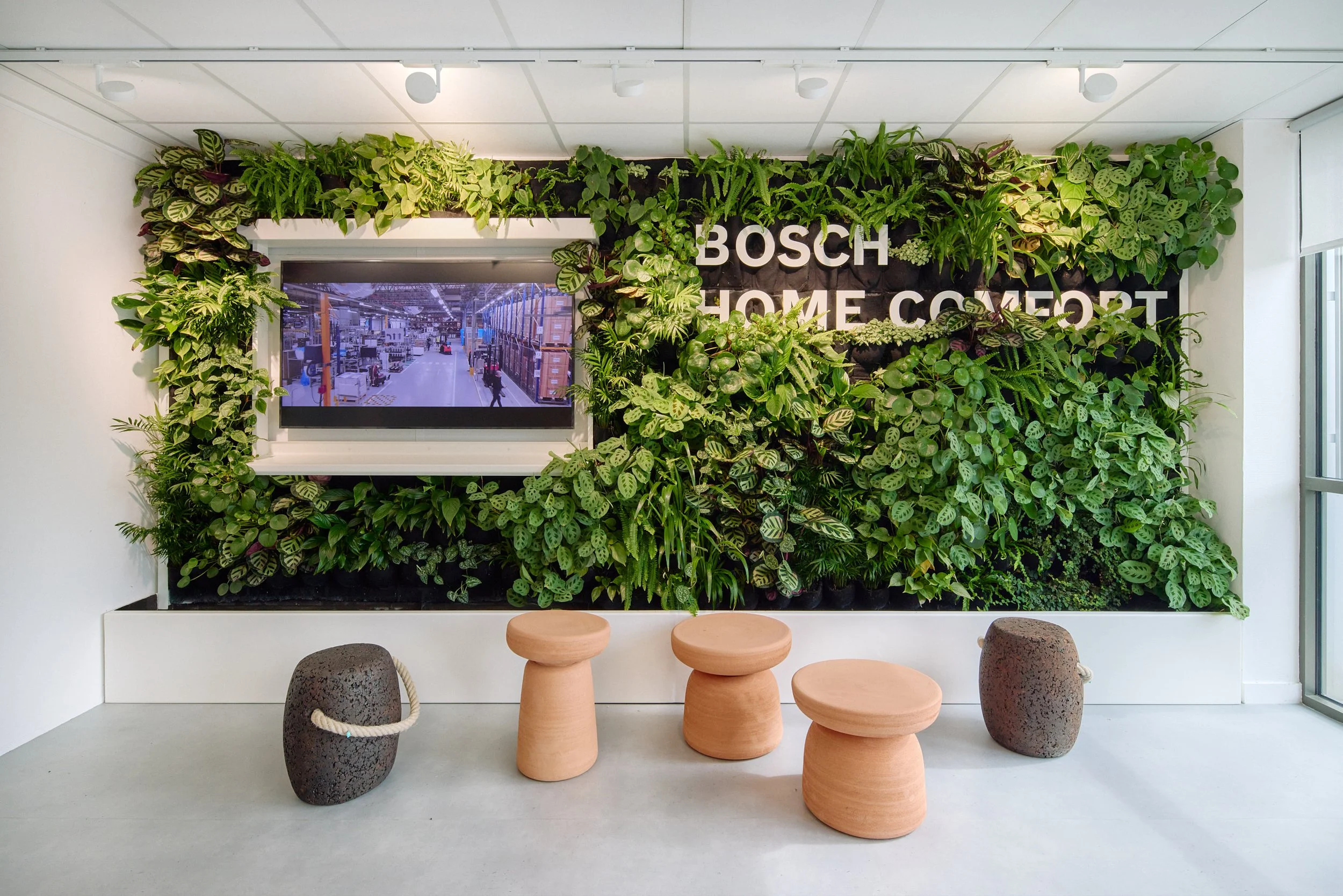 Showroom Bosch à Drancy, Malabar Architecture, photographie d'architecture Benoît Drouet