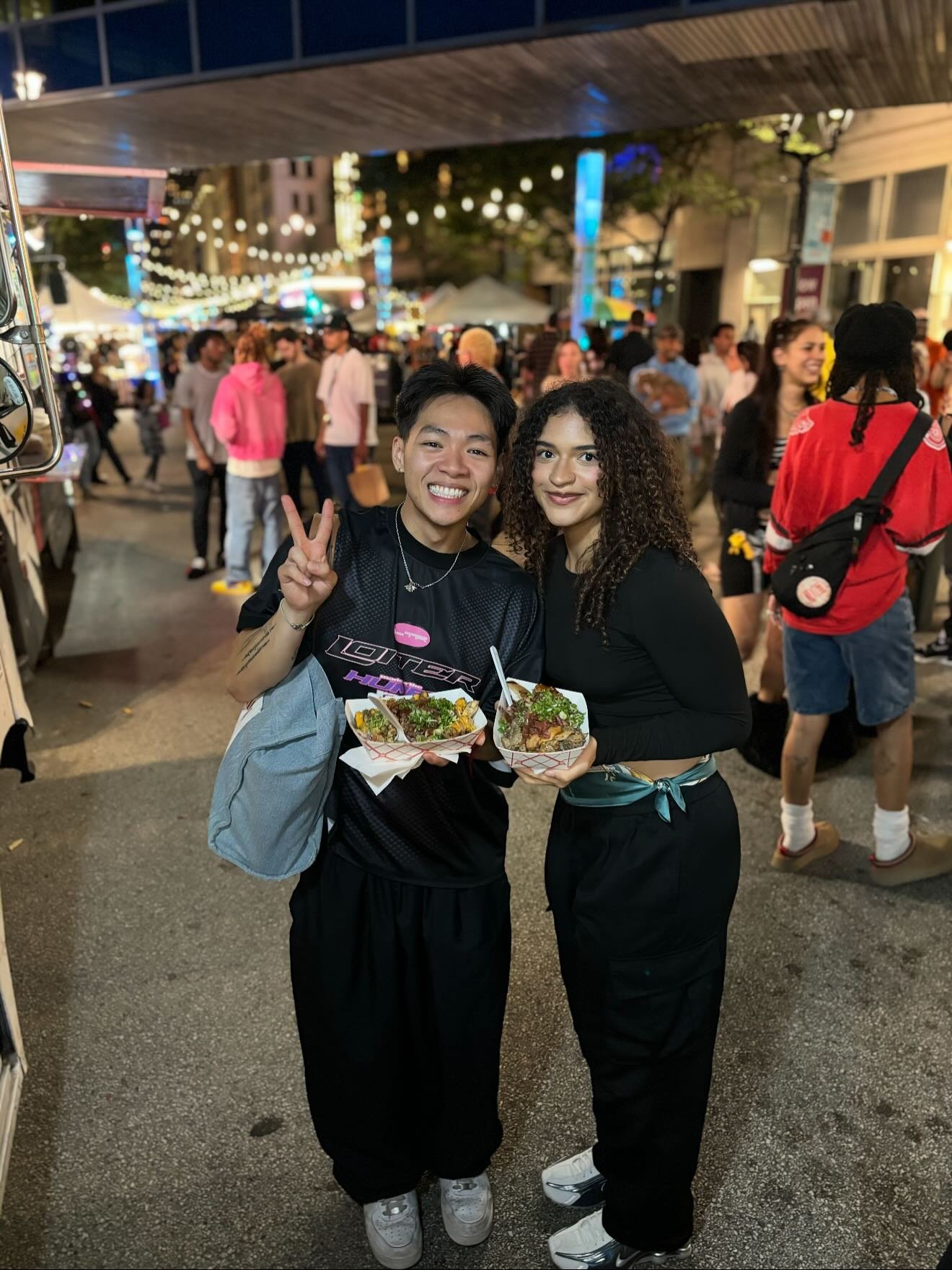 🍂🍂🍂🍂🍂🍂🍂🍂🍂
HI BOMBSHELLS ITS BEEN A WILD TRANSITION INTO AUTUMN 🤠🍎🐎 🪵 WE&rsquo;VE MISSED YALL AND LOVED SEEING YOUR LOYAL FACES AT ALL OUR EVENTS LAST MONTH!! SO MANY PEOPLE ORDERING TELLING US THEY ALWAYS GET OUR FOOD 🫶🏼🌈 WOW 🥹 GRACI