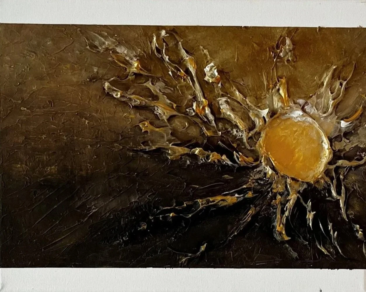 Abstraktes Gemälde mit goldenem Kreis in der Mitte, explosionsartige Strahlen in Gold und Schwarz. Sonnenähnliche Figur. Weiße Umrandung.
