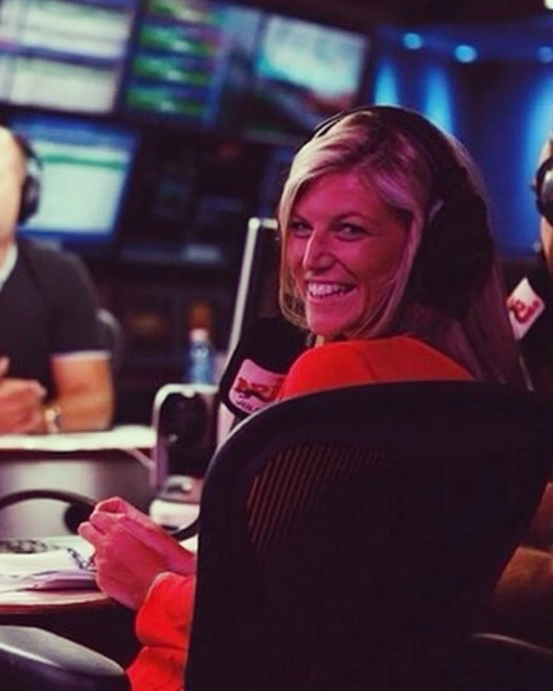 Avant, vous m'&eacute;coutiez le soir, en cachette sous la couette.

Pendant quinze ans, j'ai fait de la radio sur NRJ et d&rsquo;autres radios. Des soir&eacute;es enti&egrave;res &agrave; tenir l'attention de millions d'auditeurs, avec une r&egrave;