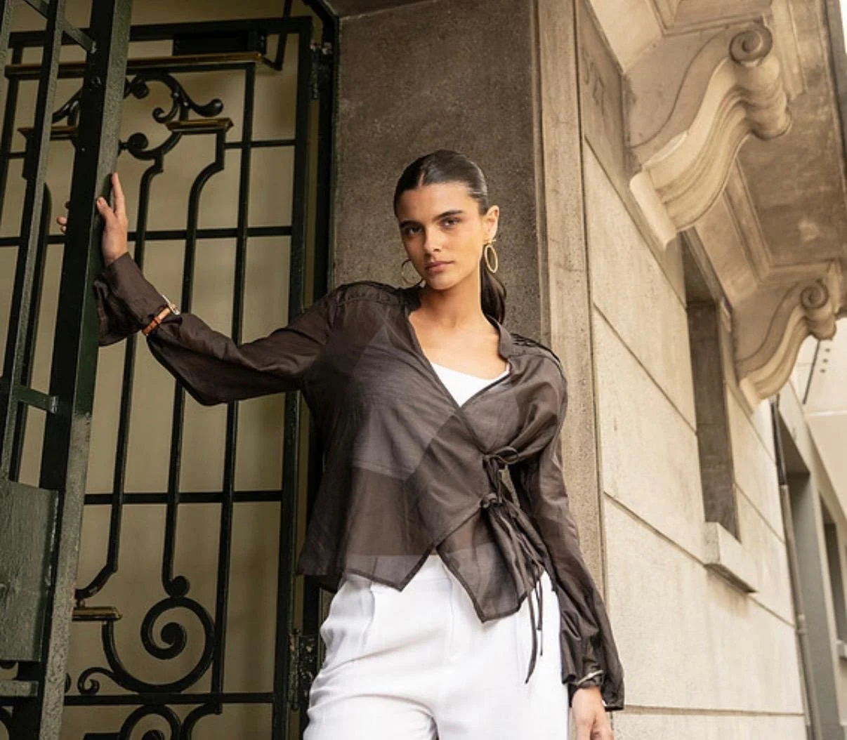editorial_04_brown_top_facade.jpeg