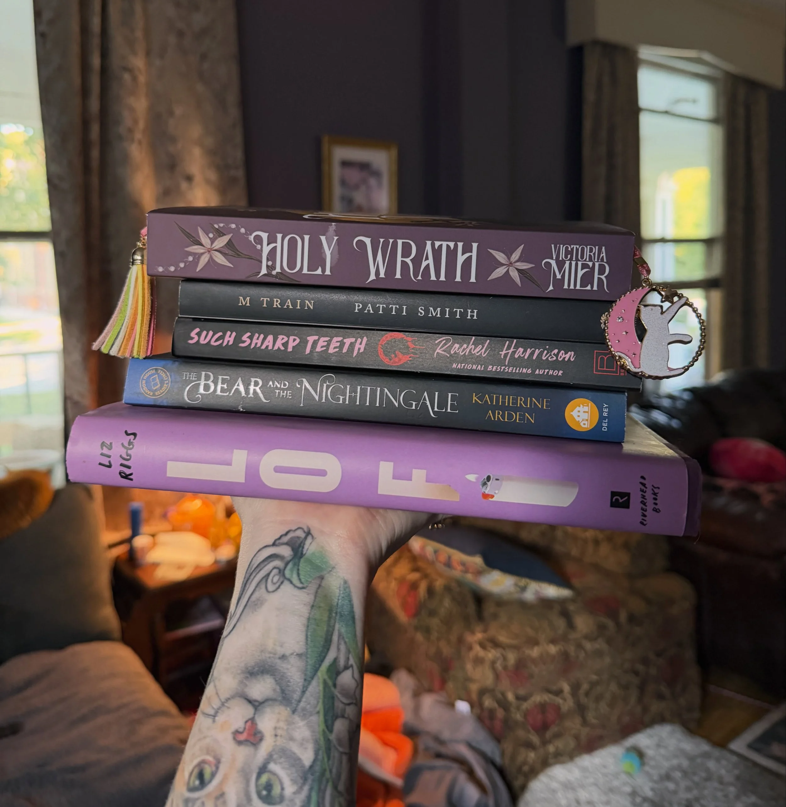 TBR for the rest of October 📚🎃 what are you reading right now??? Love an accidental color scheme 💜

#tbr #octobertbr #readmorebooks
